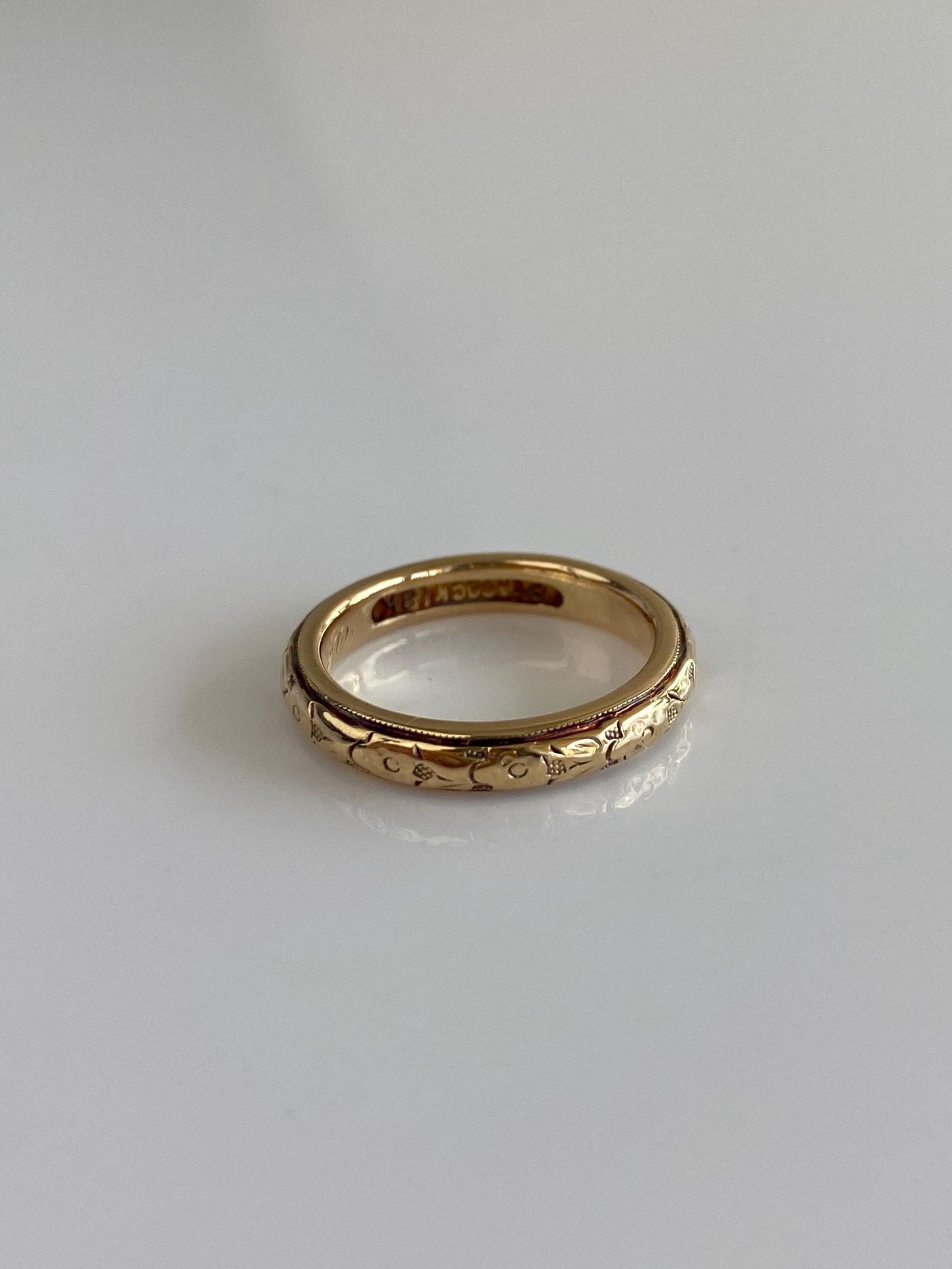 Vintage Solid 18k Yellow Gold Designed Ring Band - Size 4.25