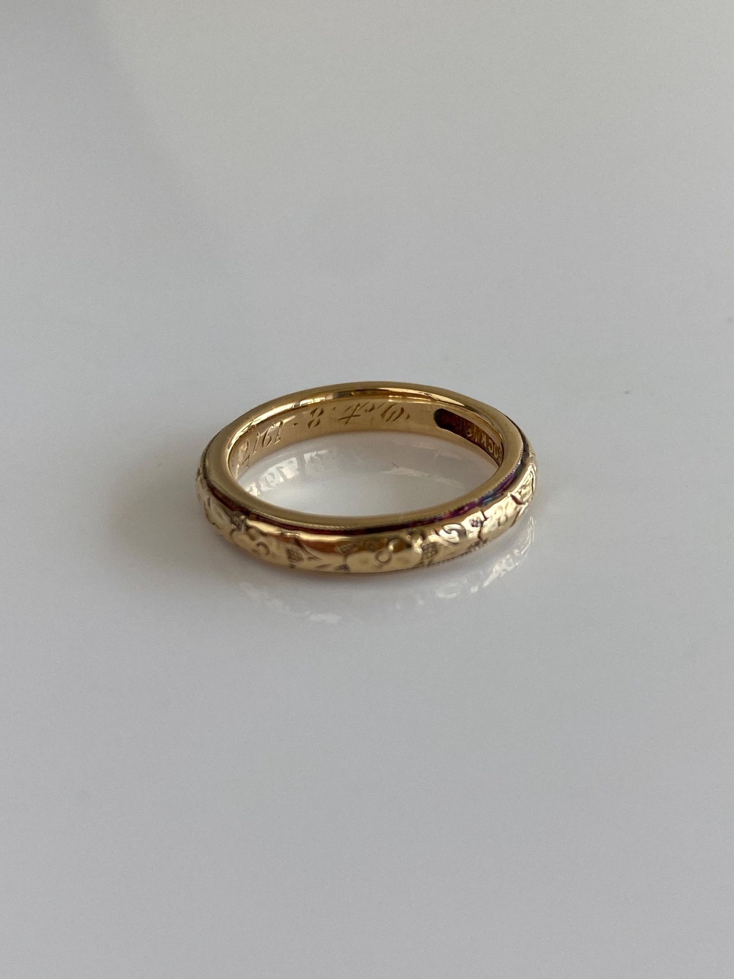 Vintage Solid 18k Yellow Gold Designed Ring Band - Size 4.25