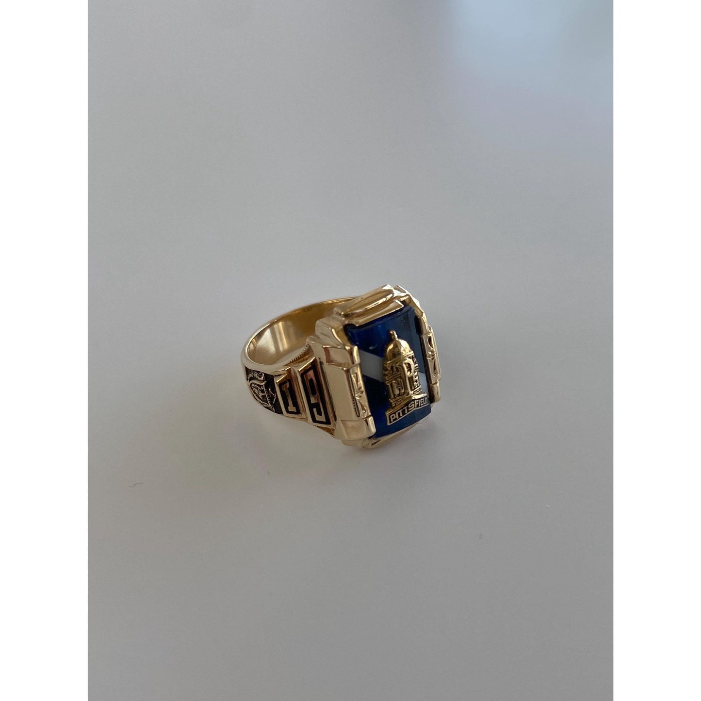 Vintage Solid 10k Yellow Gold Blue Spinel Pittsfield 1957 Class Ring - Size 4