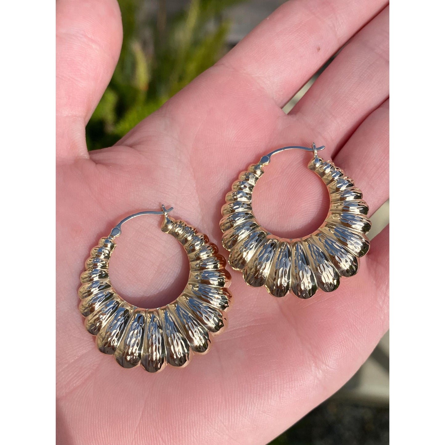 Vintage 14k Yellow Gold Textured Scalloped Hoop Earrings