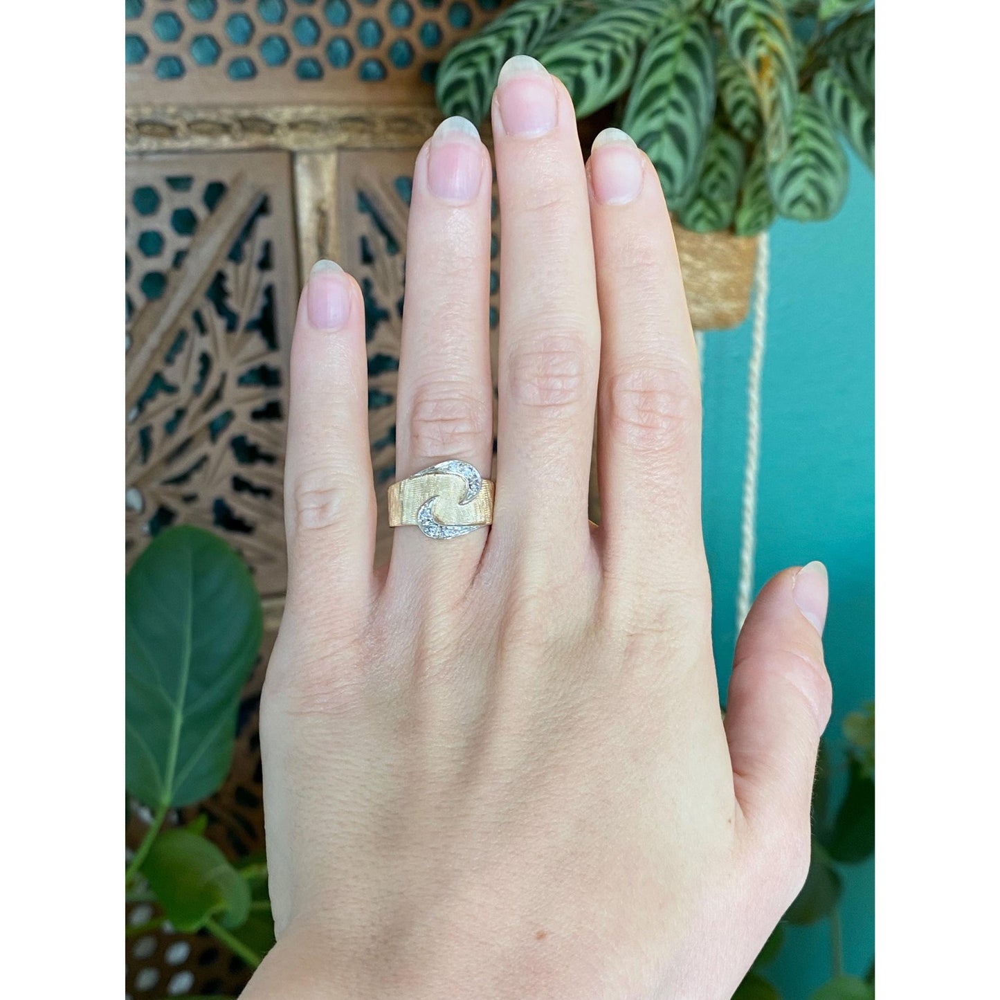 Vintage Solid 14k White & Yellow Gold Diamond Design Ring Band - Size 5.5