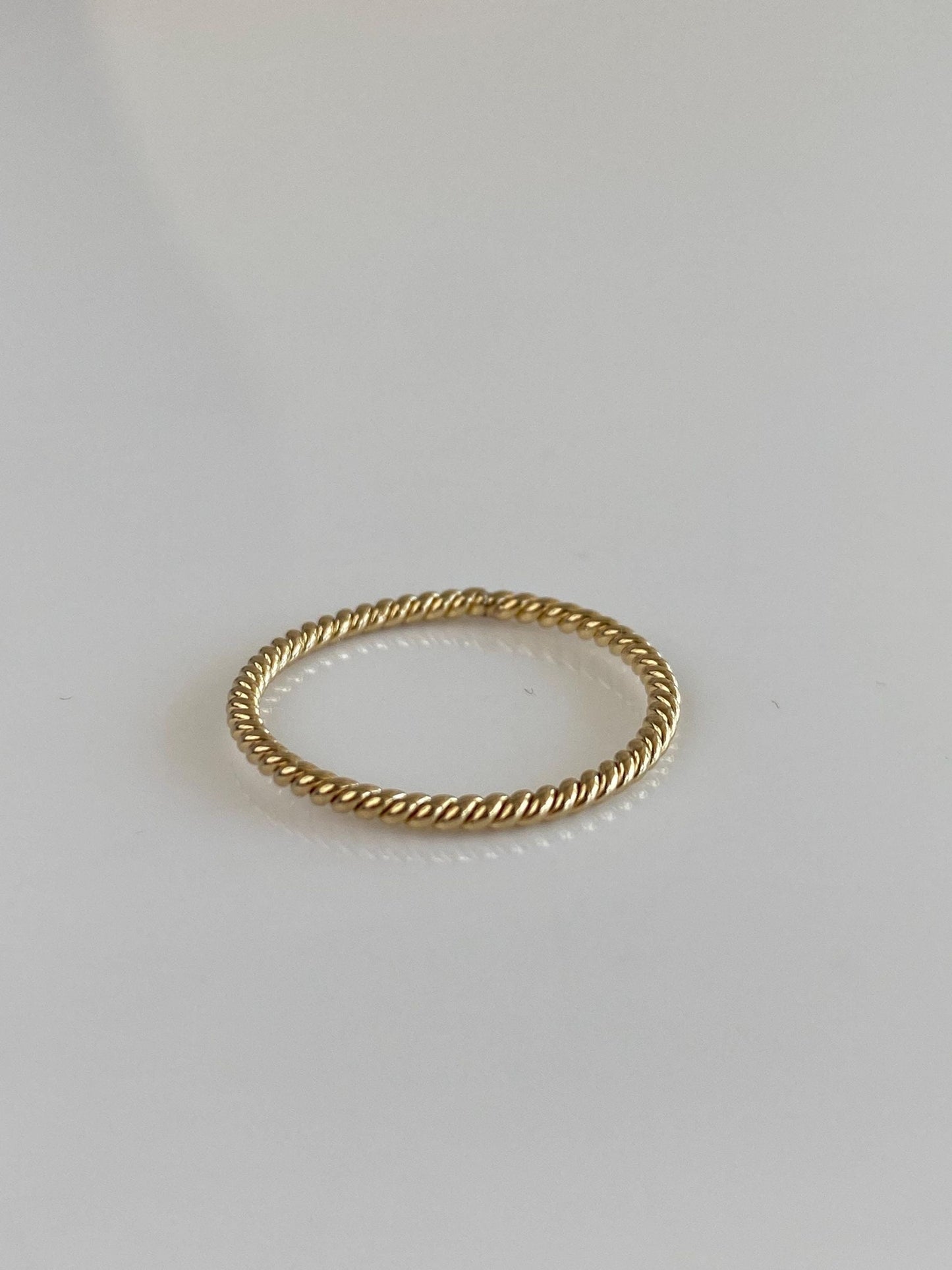 Vintage Solid 14k Yellow Gold Twist Wire Ring Band - Size 7.25