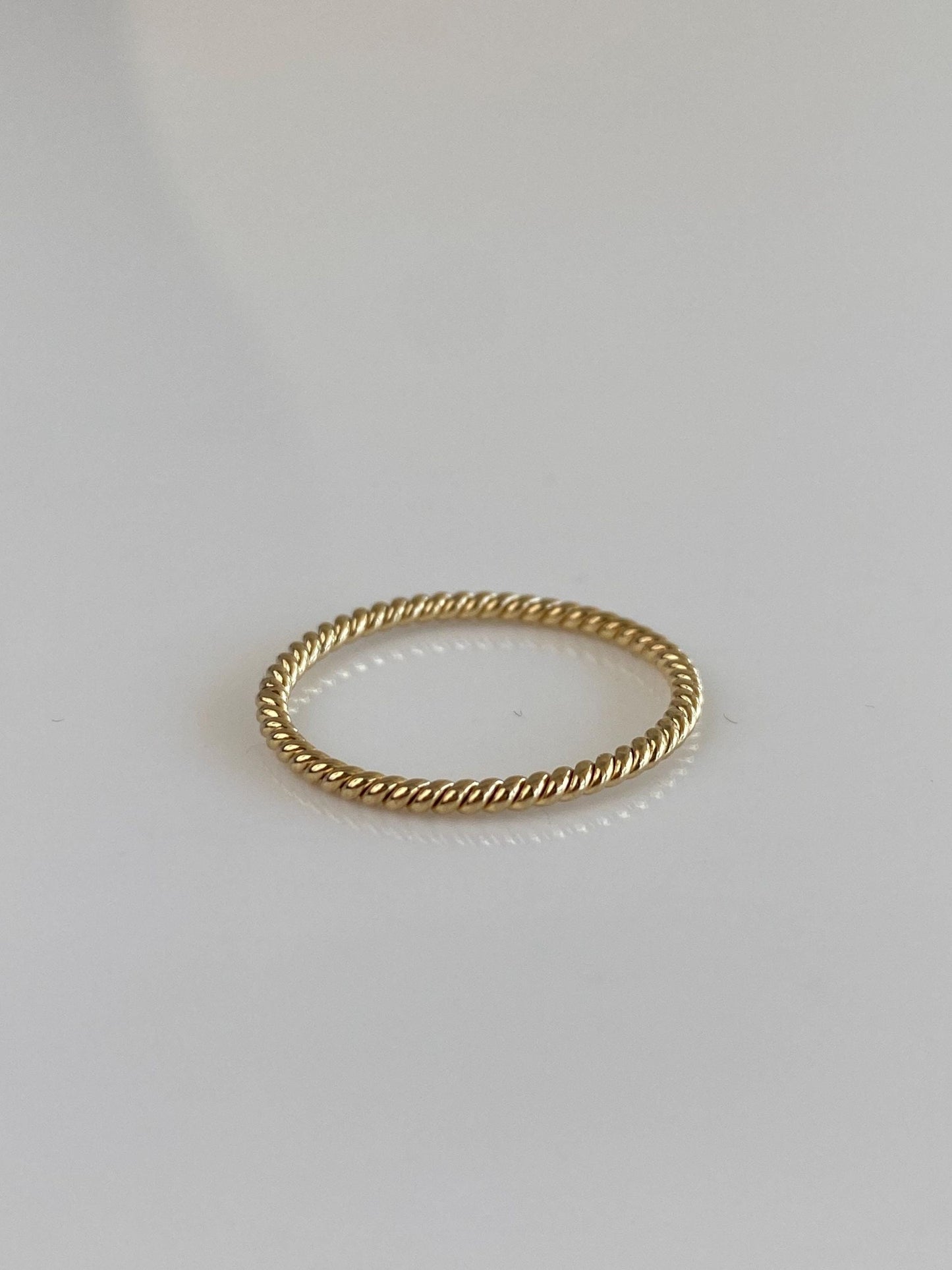 Vintage Solid 14k Yellow Gold Twist Wire Ring Band - Size 7.25