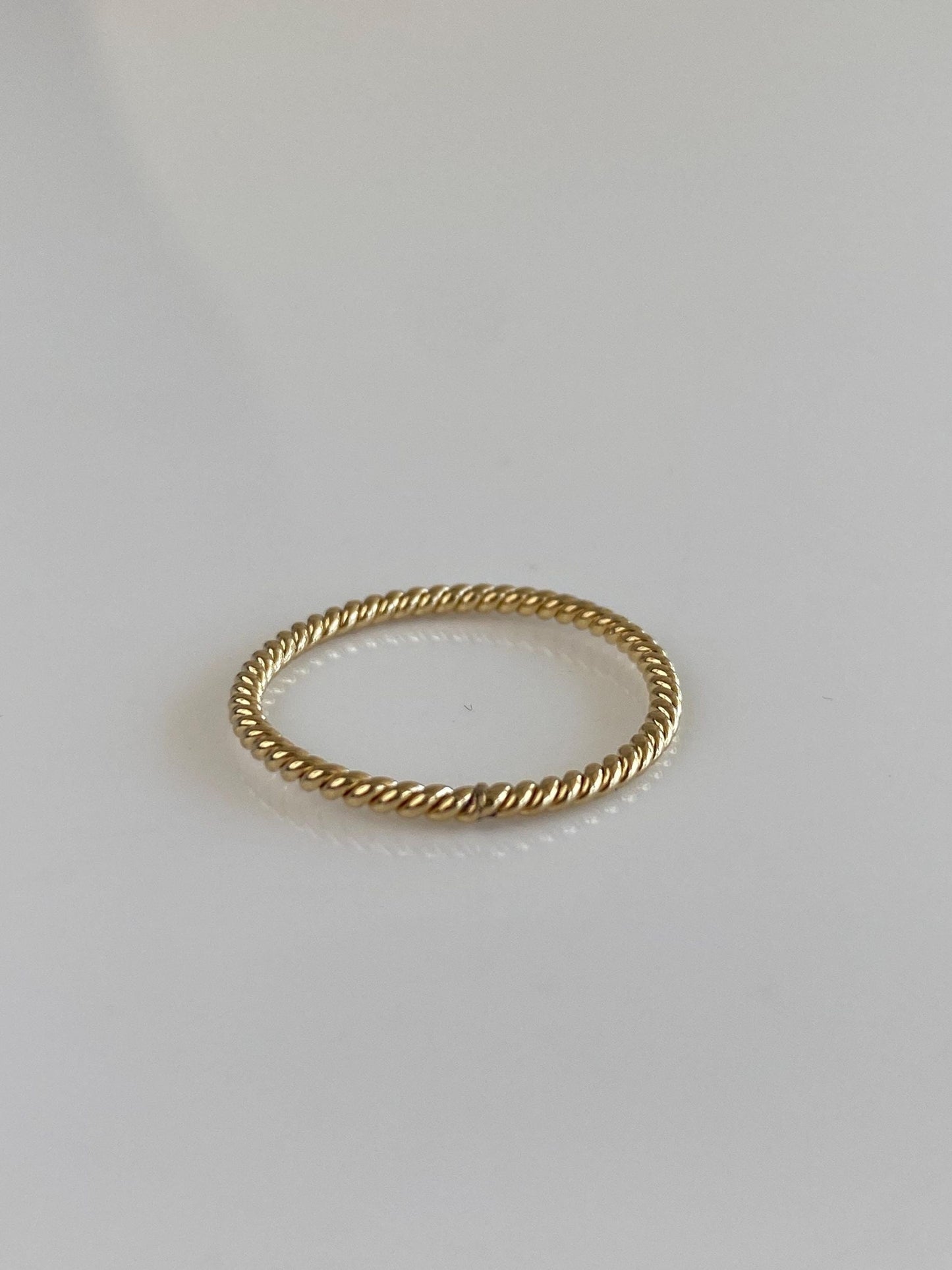 Vintage Solid 14k Yellow Gold Twist Wire Ring Band - Size 7.25