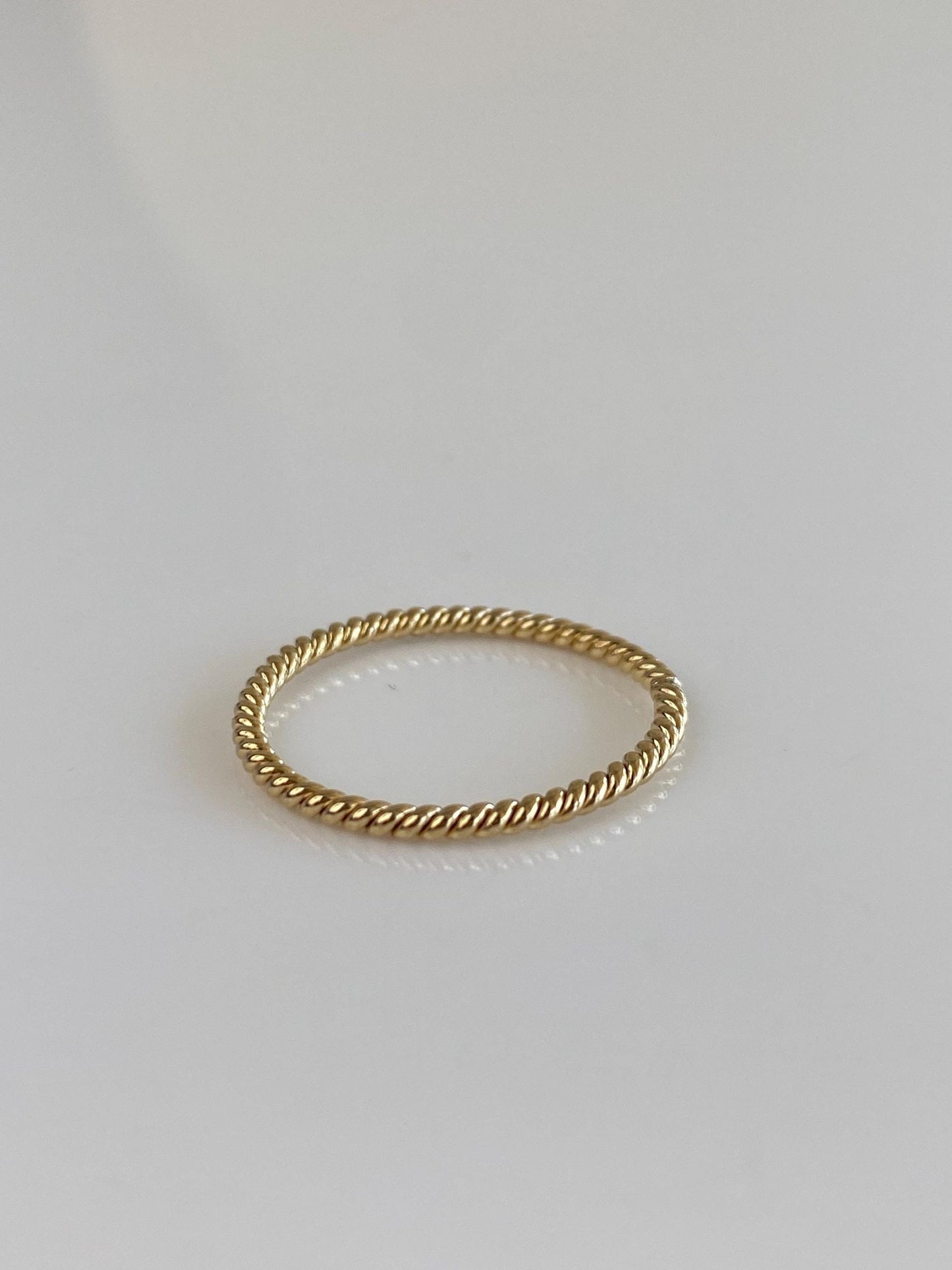 Vintage Solid 14k Yellow Gold Twist Wire Ring Band - Size 7.25