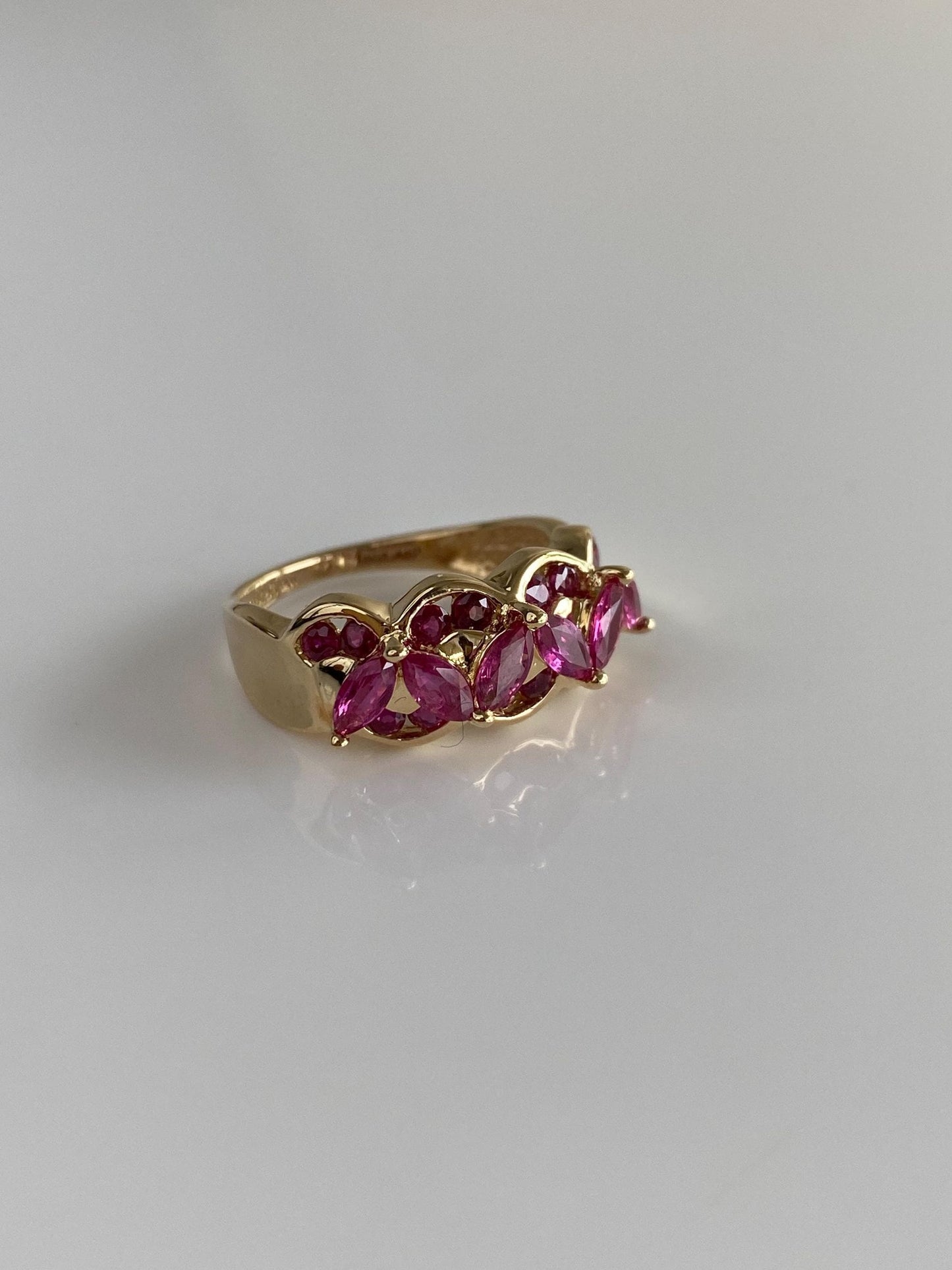 Vintage Solid 14k Yellow Gold Marquis Pink Sapphire Ring - Size 6.75