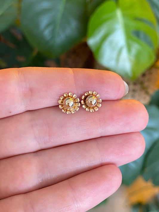 Vintage Solid 14k Yellow Gold Flower Stud Earrings