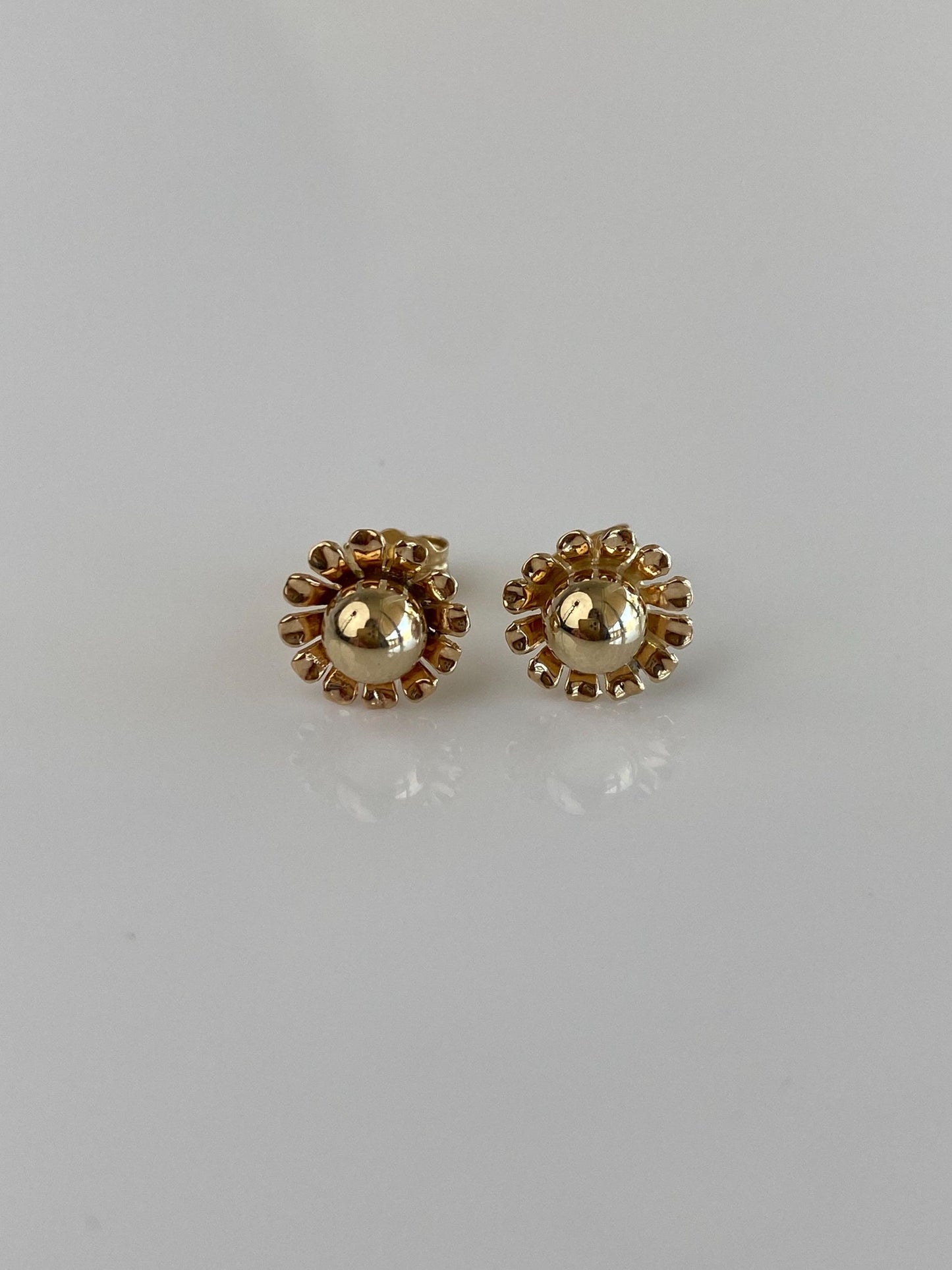 Vintage Solid 14k Yellow Gold Flower Stud Earrings