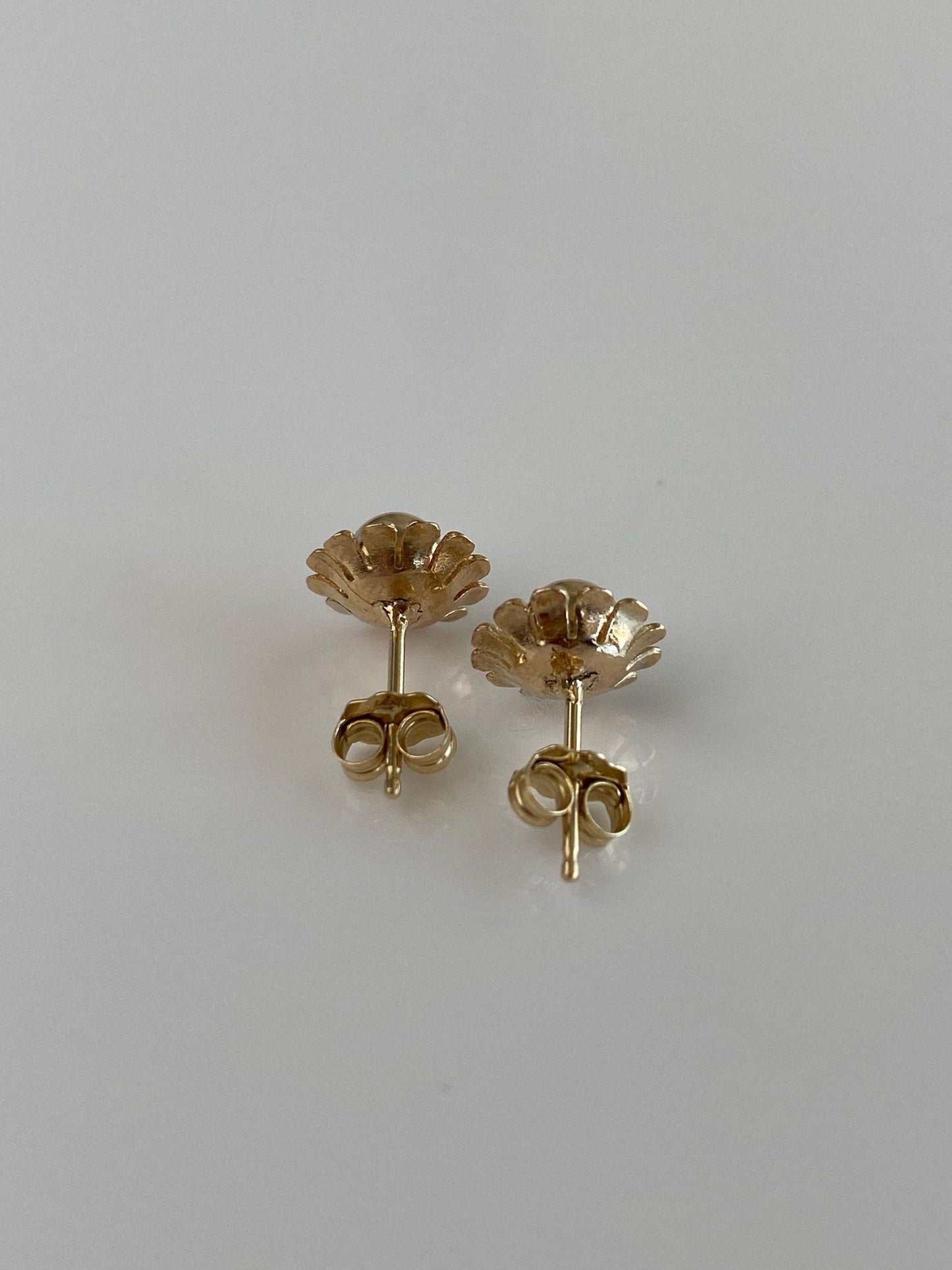 Vintage Solid 14k Yellow Gold Flower Stud Earrings
