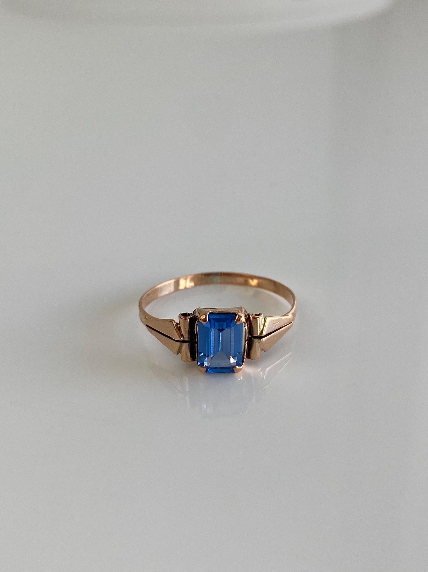Vintage Solid 14k Rosey Gold Blue Spinel Ring - Size 7.75