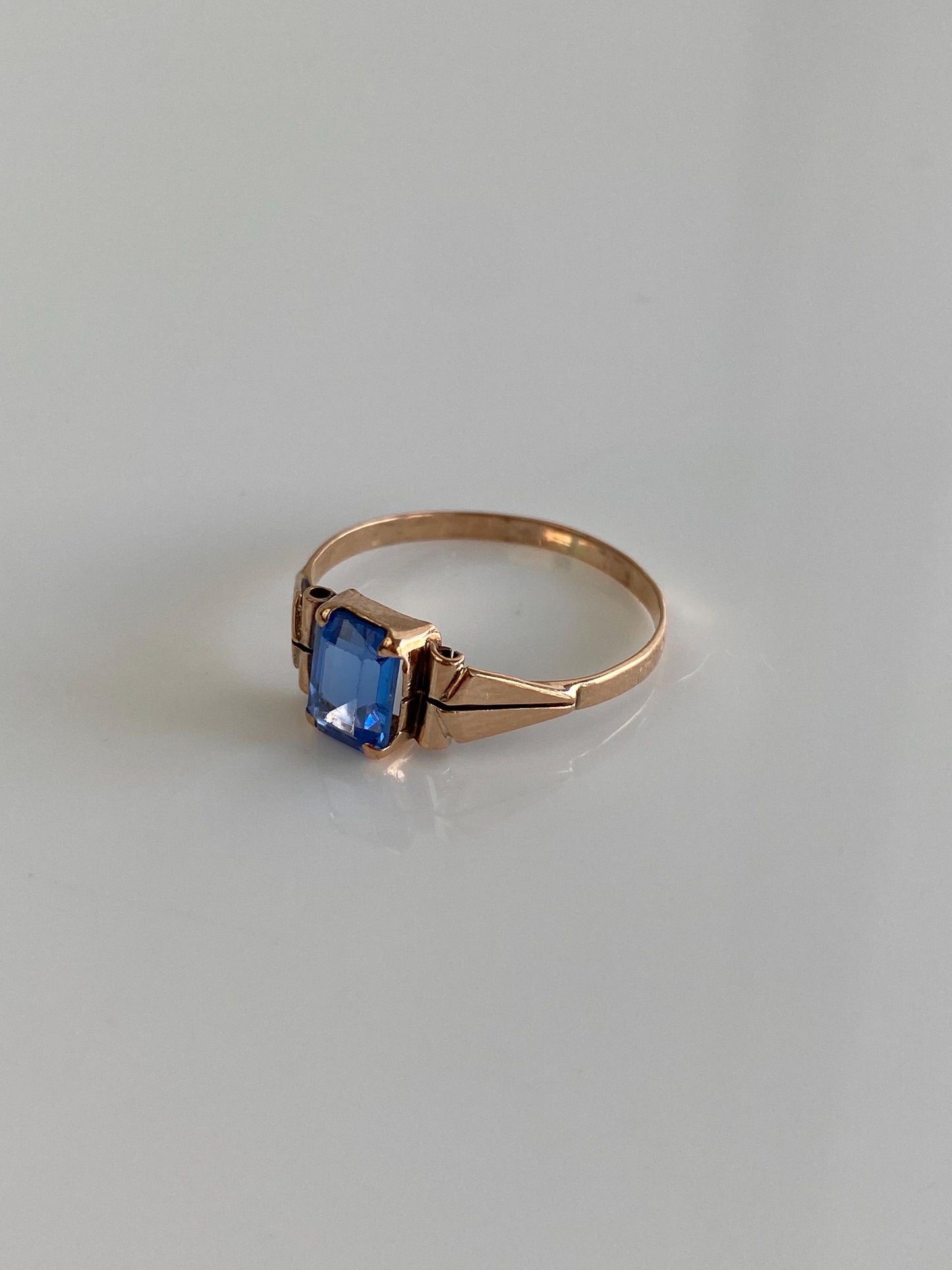 Vintage Solid 14k Rosey Gold Blue Spinel Ring - Size 7.75