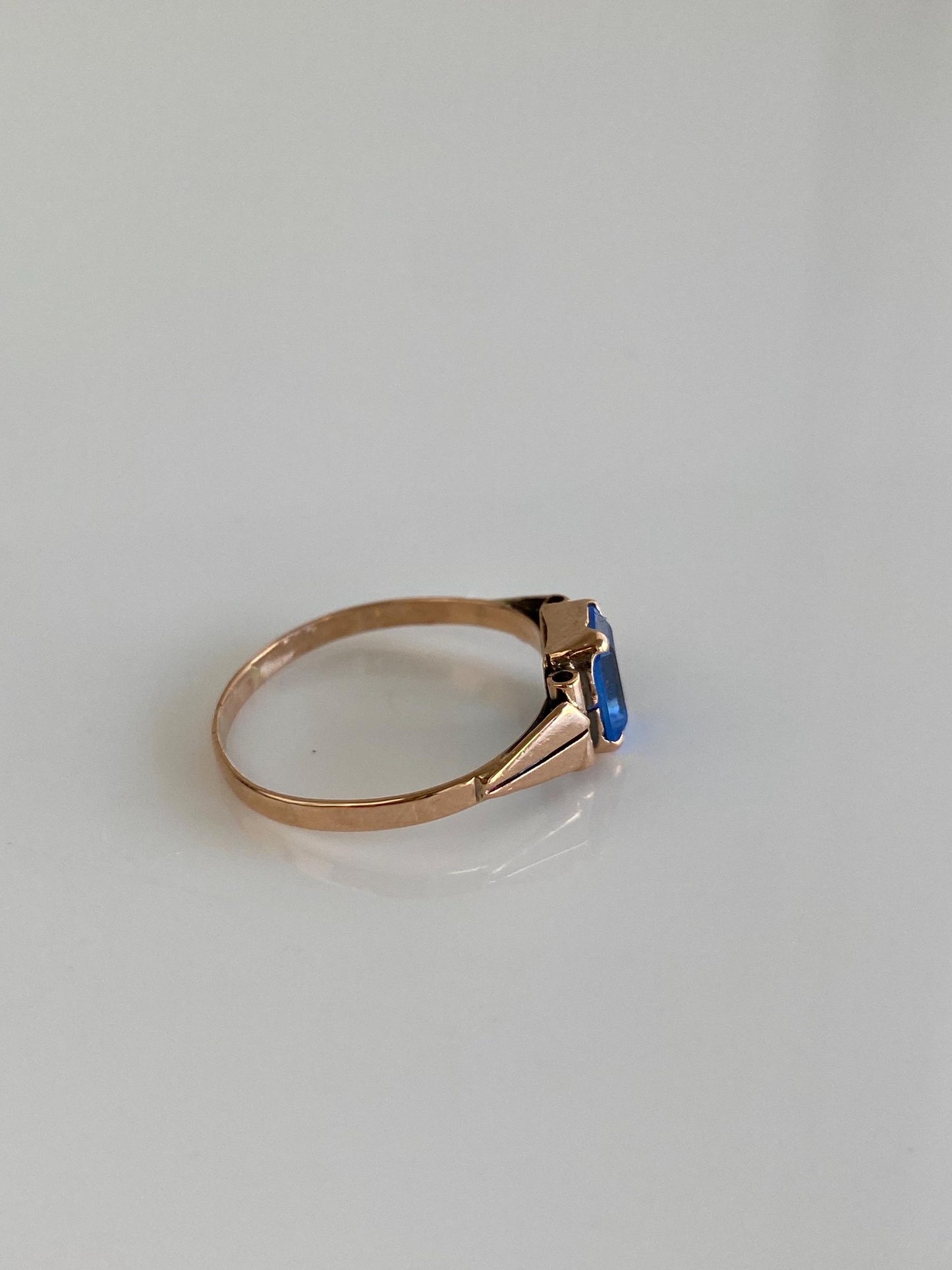 Vintage Solid 14k Rosey Gold Blue Spinel Ring - Size 7.75