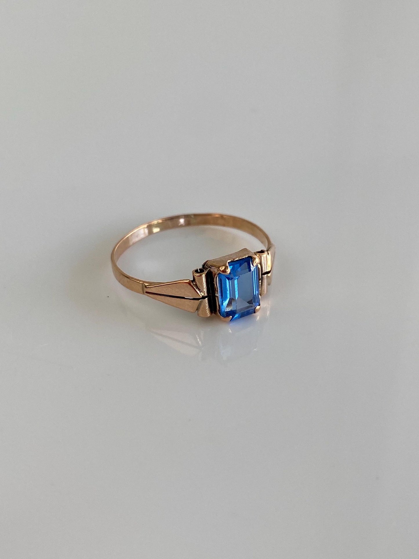 Vintage Solid 14k Rosey Gold Blue Spinel Ring - Size 7.75