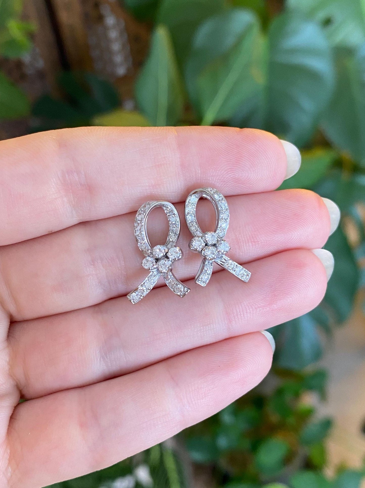 Vintage Solid 10k White Gold Diamonds Twist Ribbon Stud Earrings
