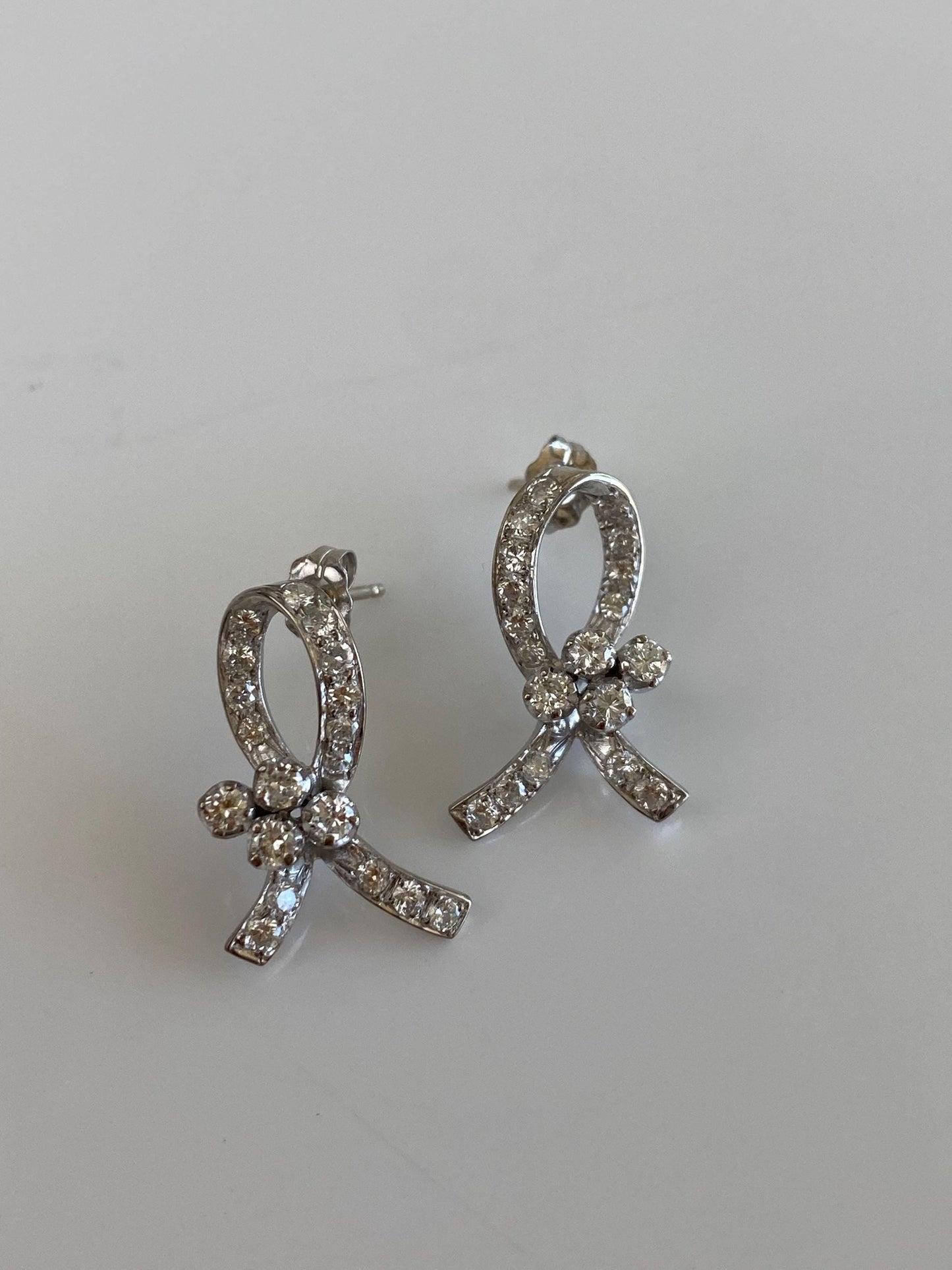 Vintage Solid 10k White Gold Diamonds Twist Ribbon Stud Earrings