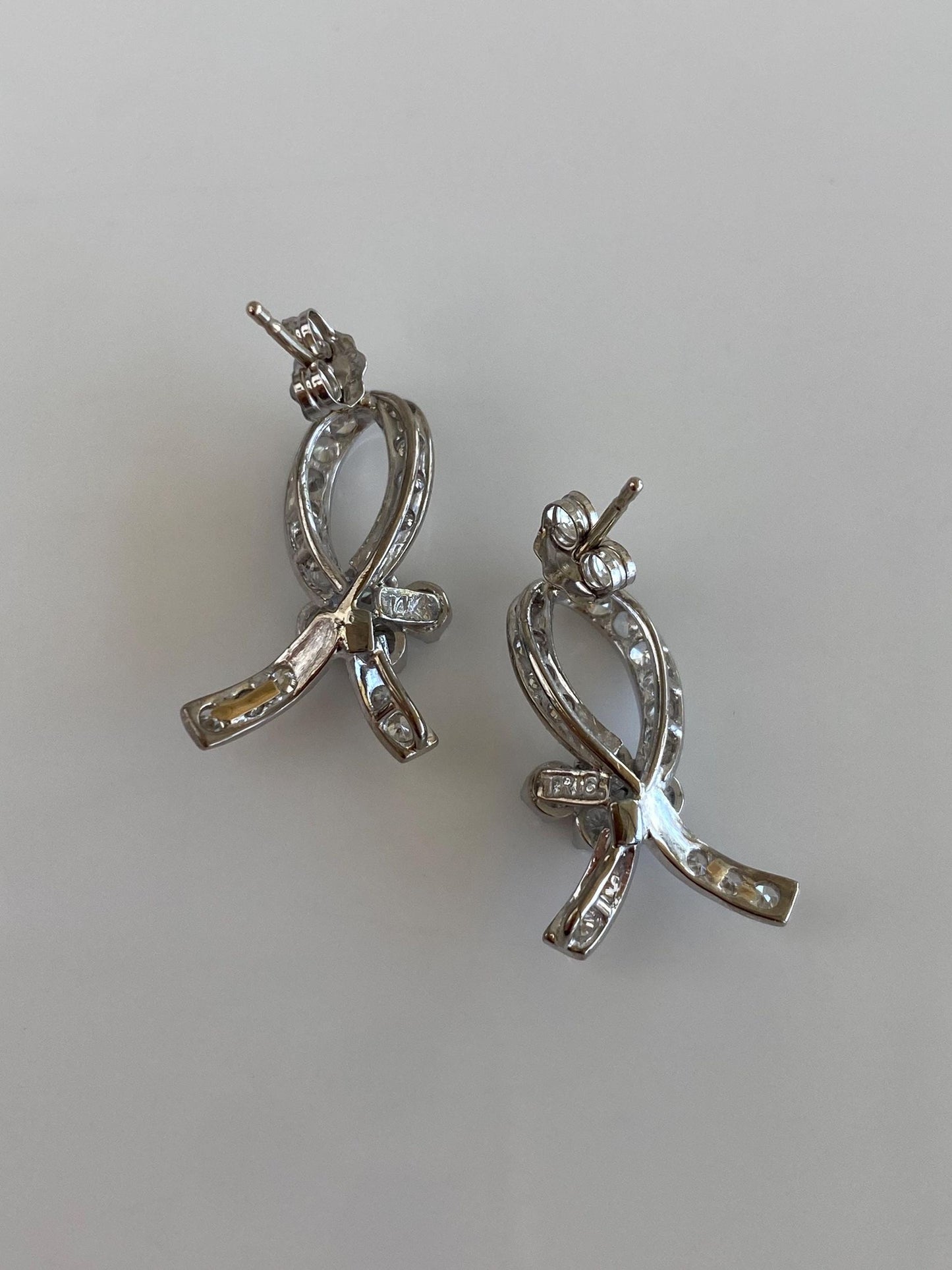 Vintage Solid 10k White Gold Diamonds Twist Ribbon Stud Earrings