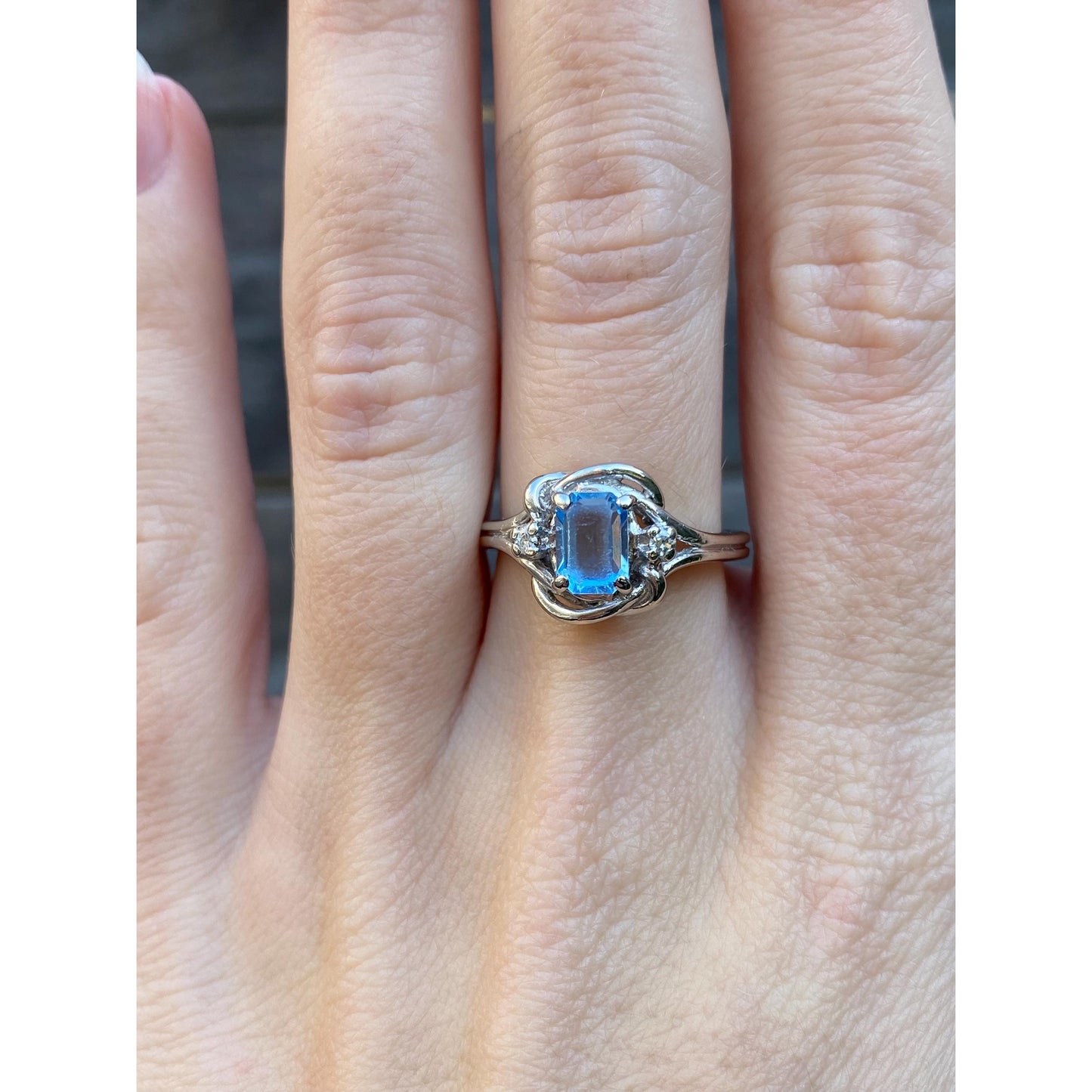 Solid 14k White Gold Diamond Light Blue Cubic Zirconia Ring - Size 7.25