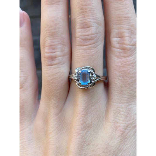Solid 14k White Gold Diamond Light Blue Cubic Zirconia Ring - Size 7.25