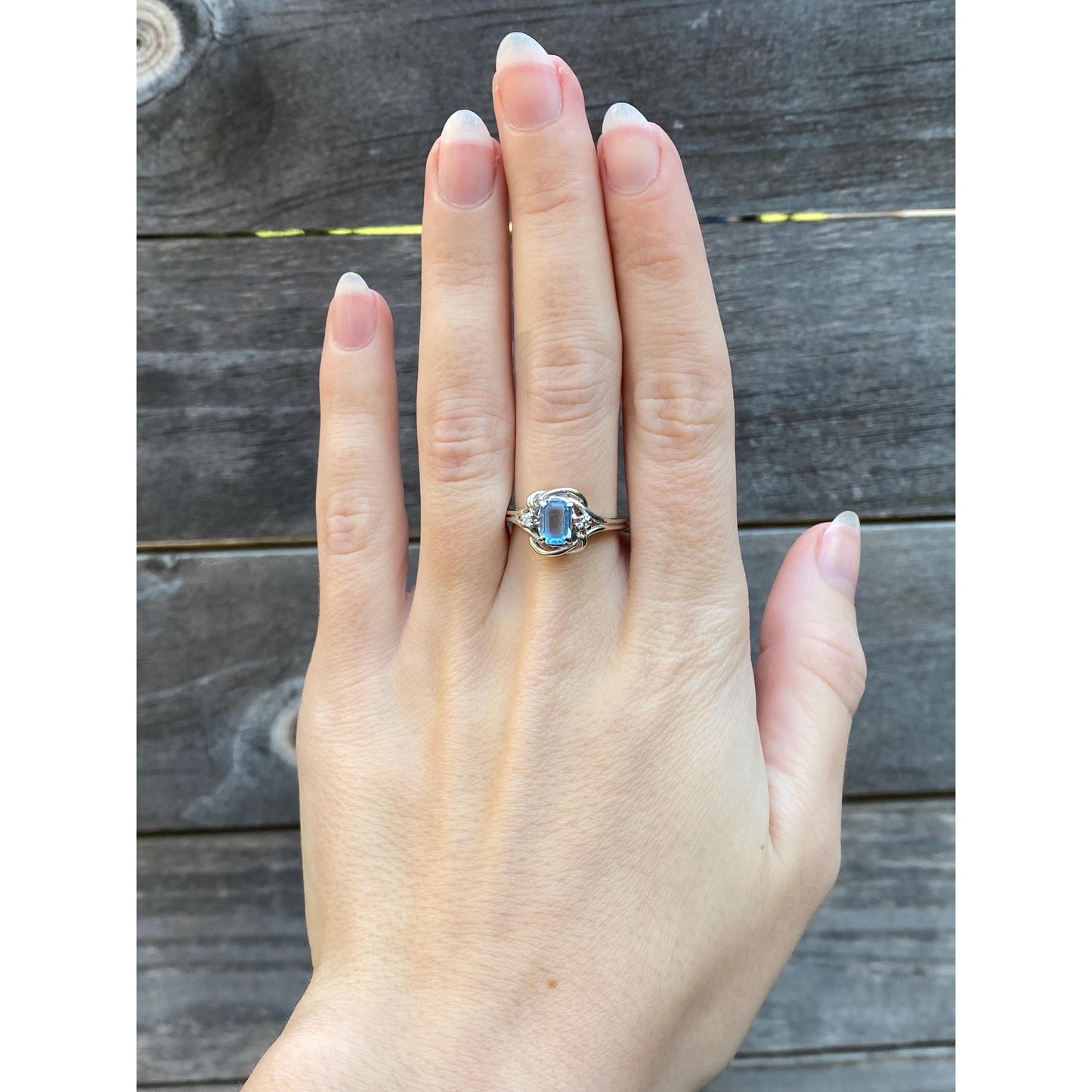 Solid 14k White Gold Diamond Light Blue Cubic Zirconia Ring - Size 7.25