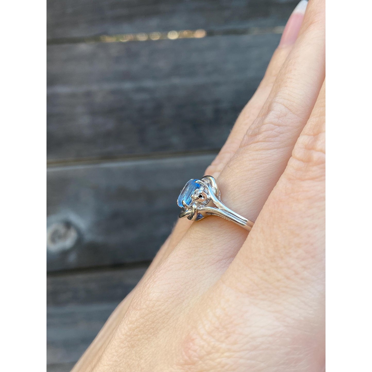 Solid 14k White Gold Diamond Light Blue Cubic Zirconia Ring - Size 7.25