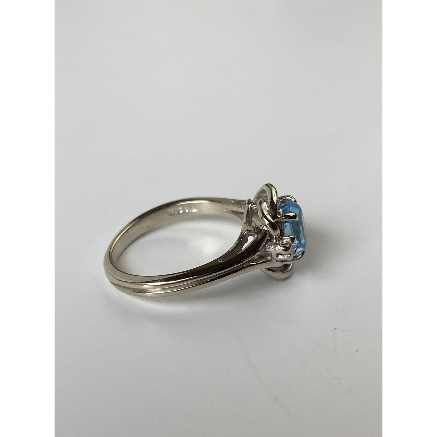 Solid 14k White Gold Diamond Light Blue Cubic Zirconia Ring - Size 7.25