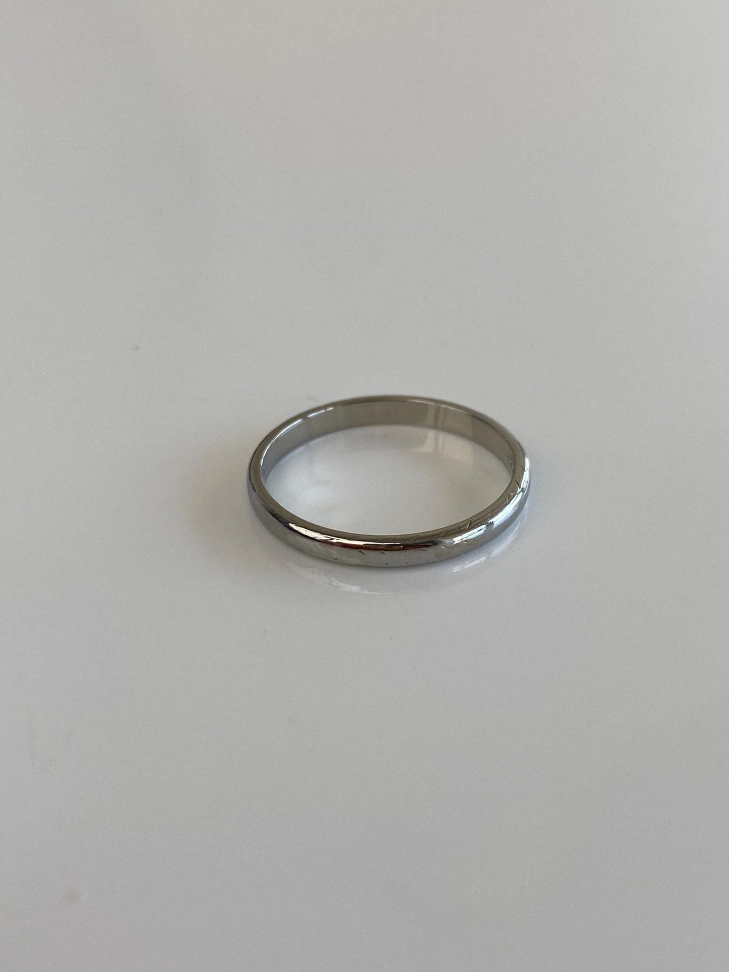 Vintage Solid 18k White Gold Ring Band - Size 5.75