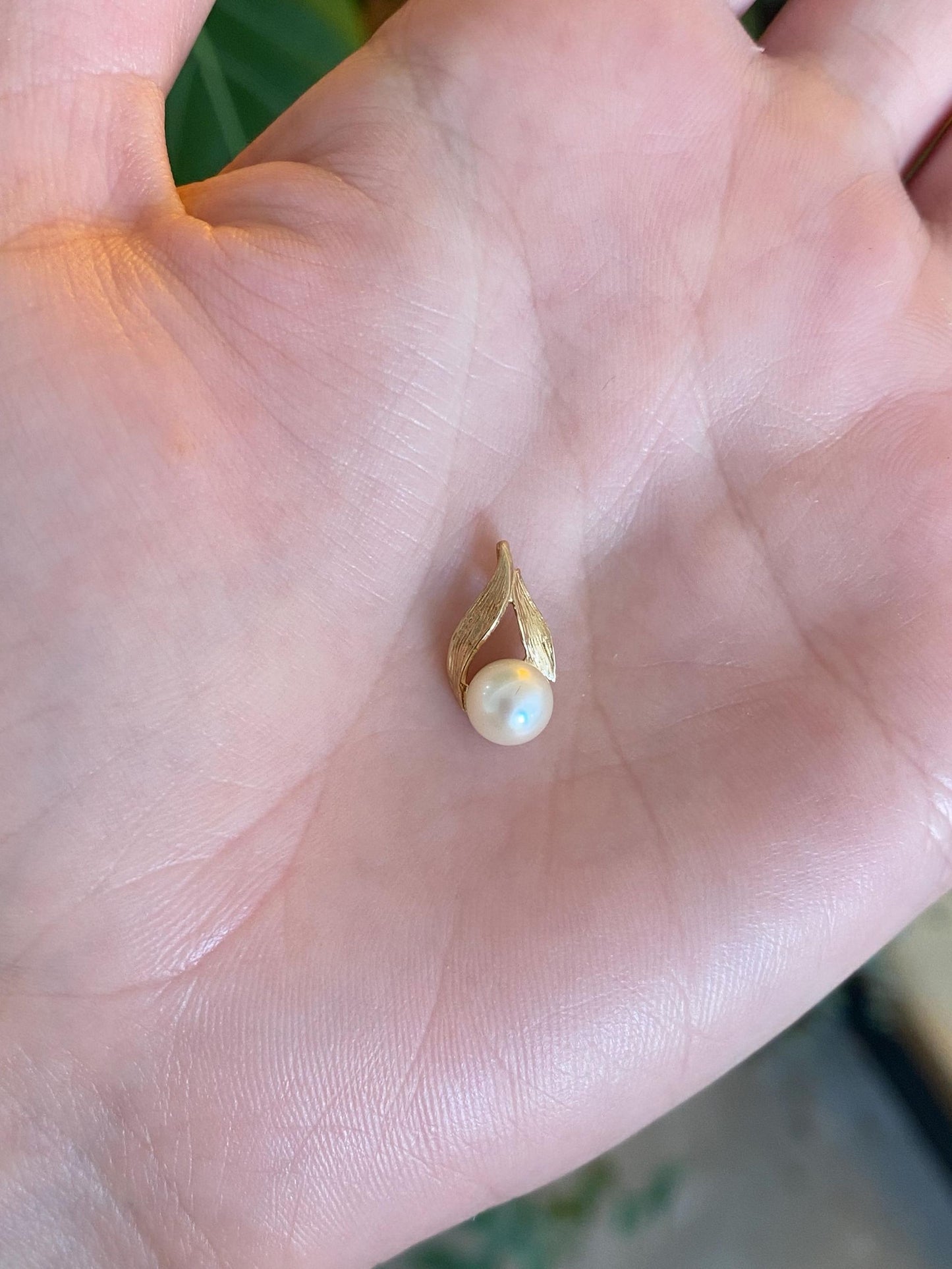 Vintage Solid 14k Yellow Gold Pearl Leaf Charm