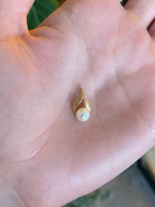 Vintage Solid 14k Yellow Gold Pearl Leaf Charm