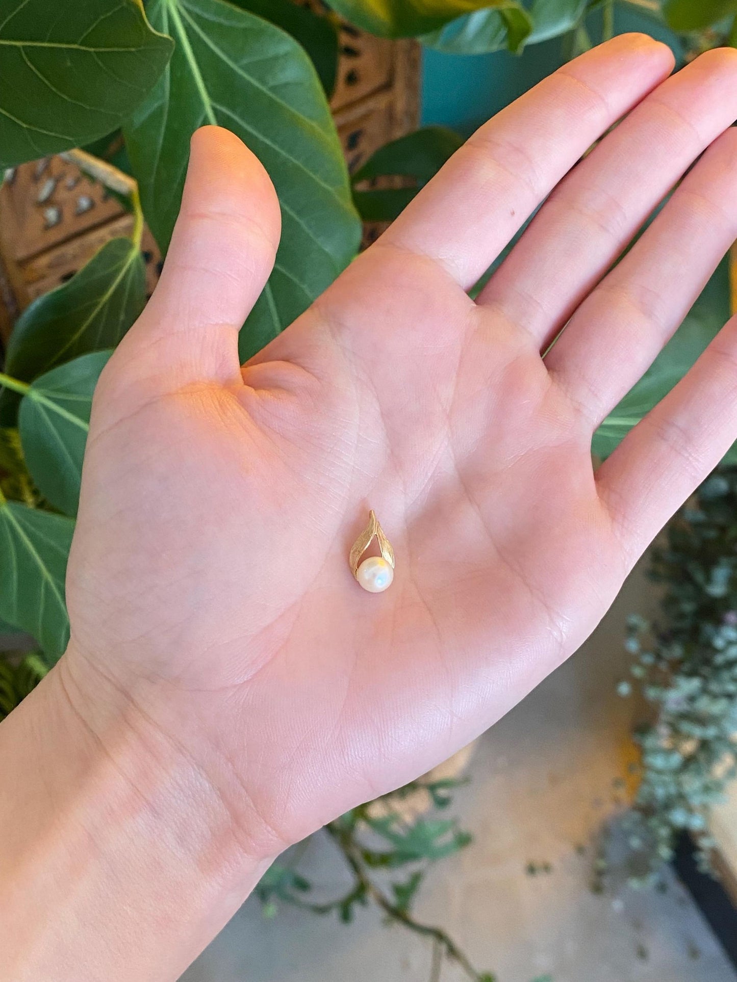 Vintage Solid 14k Yellow Gold Pearl Leaf Charm