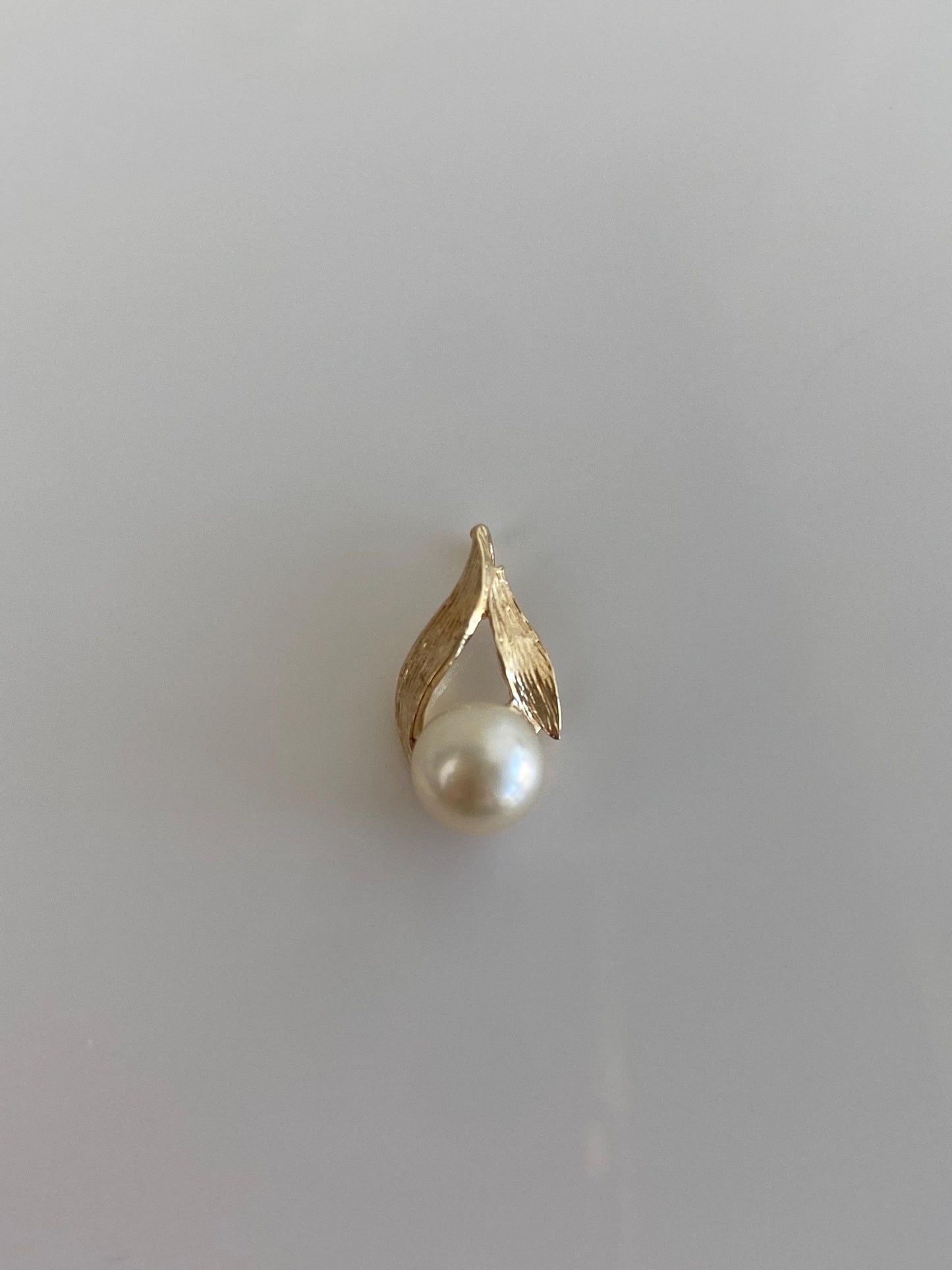 Vintage Solid 14k Yellow Gold Pearl Leaf Charm