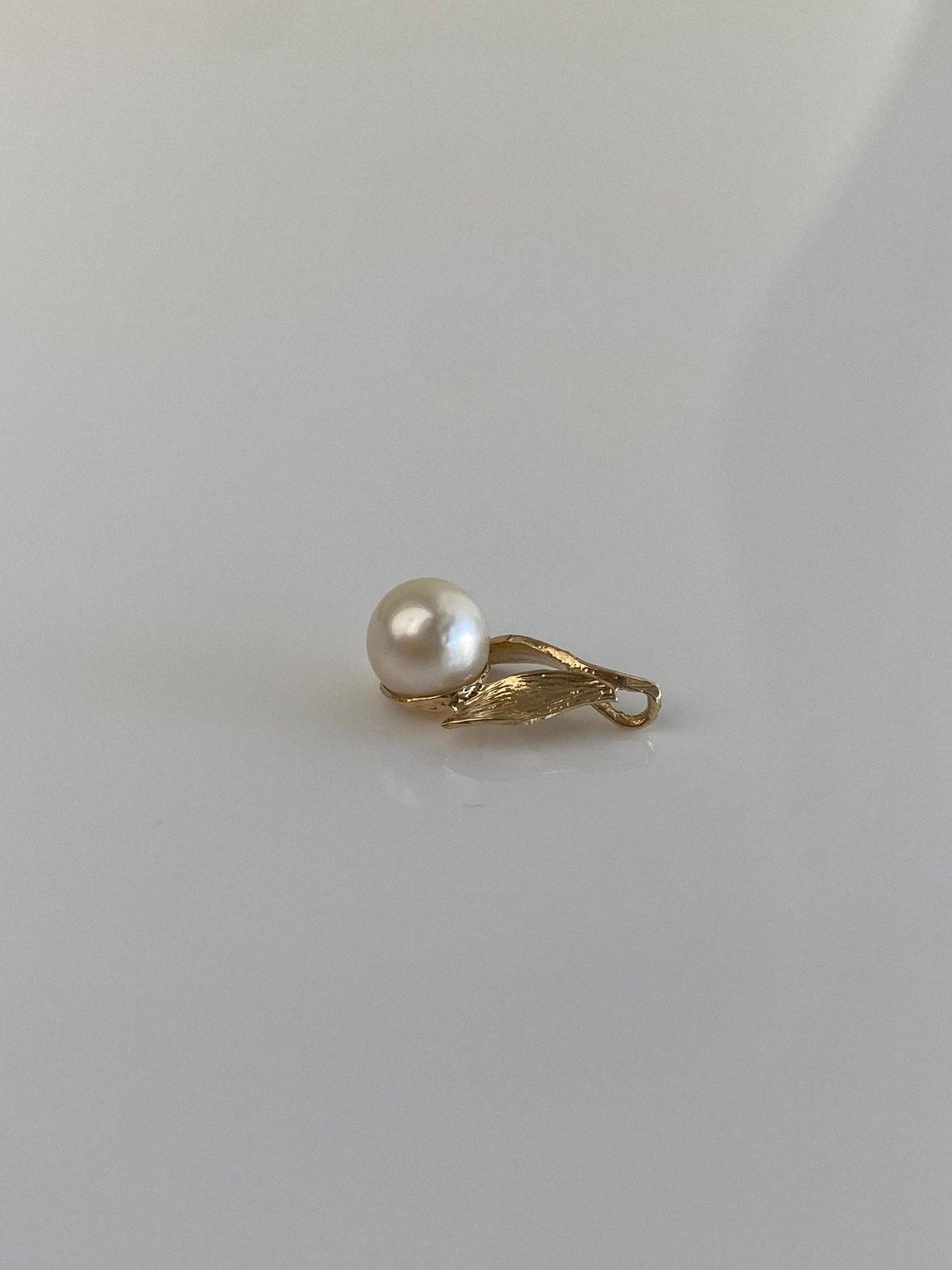 Vintage Solid 14k Yellow Gold Pearl Leaf Charm