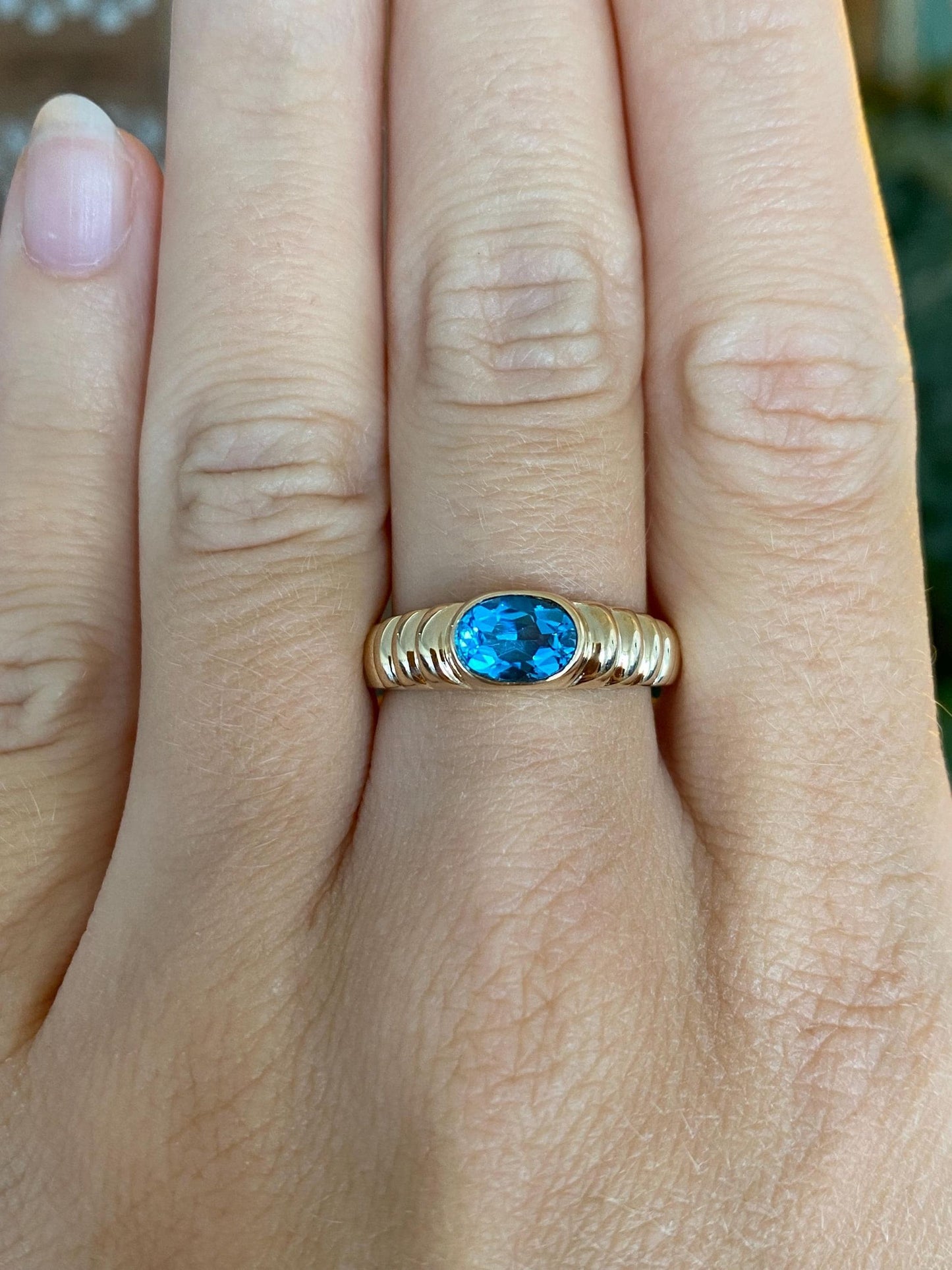 Vintage Solid 14k Yellow Gold Topaz Scalloped Ring - Size 7.75