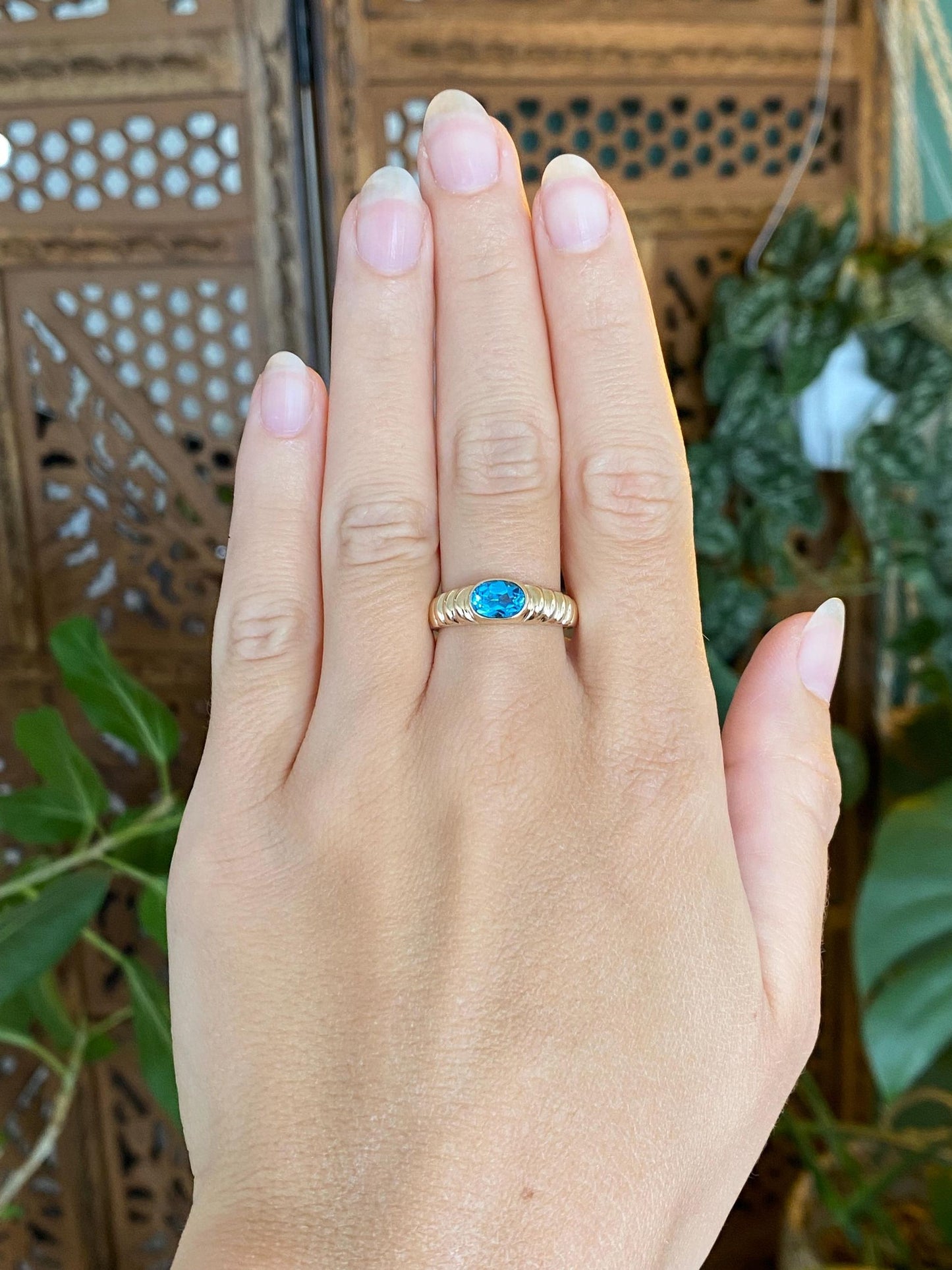 Vintage Solid 14k Yellow Gold Topaz Scalloped Ring - Size 7.75