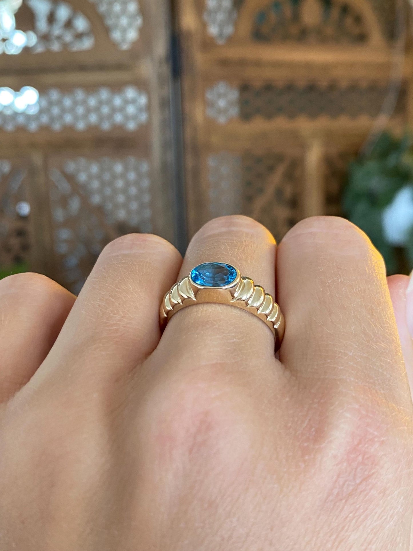 Vintage Solid 14k Yellow Gold Topaz Scalloped Ring - Size 7.75