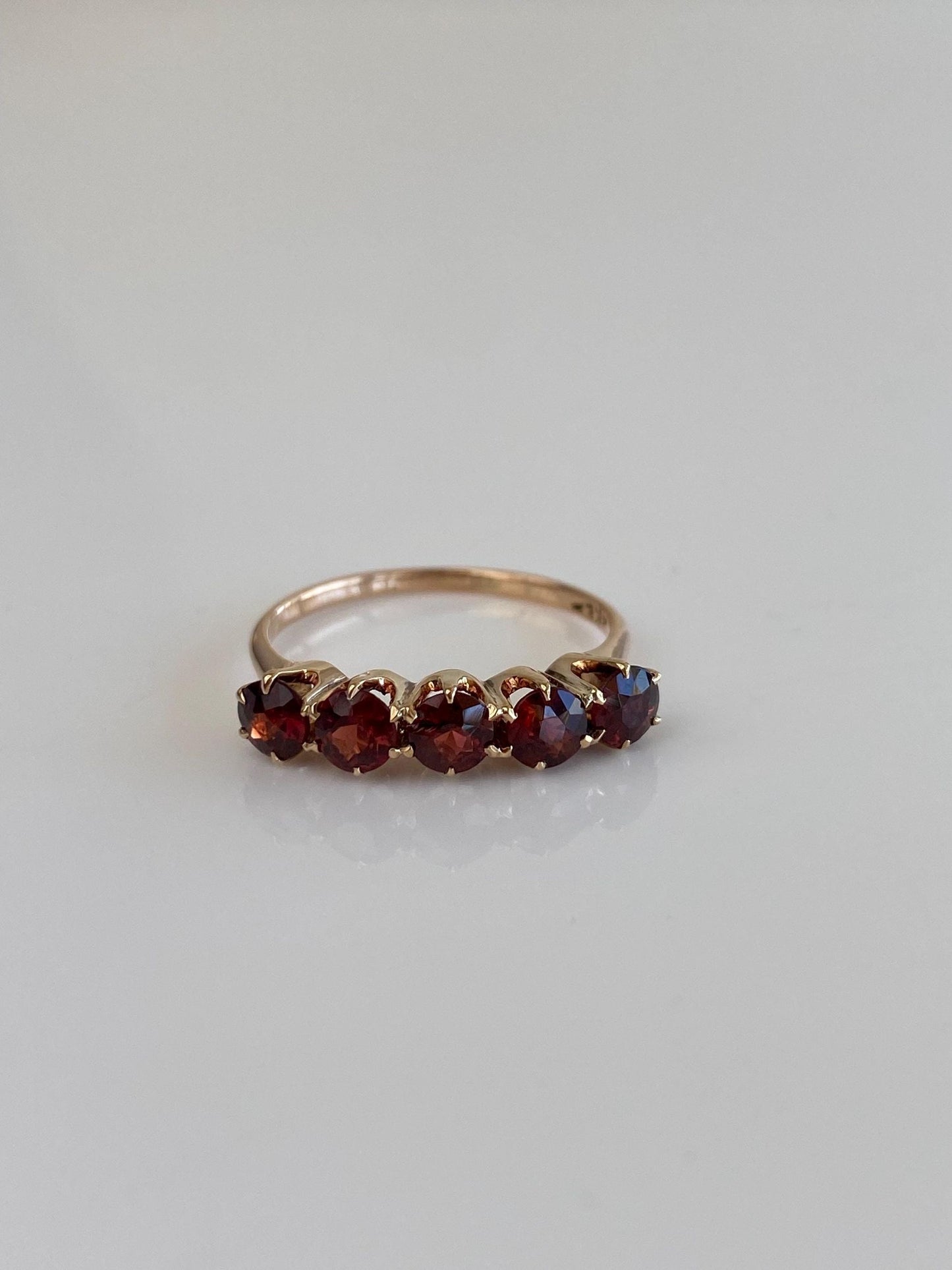 Vintage Solid 9k Yellow Gold Garnet Row Ring - Size 6.25