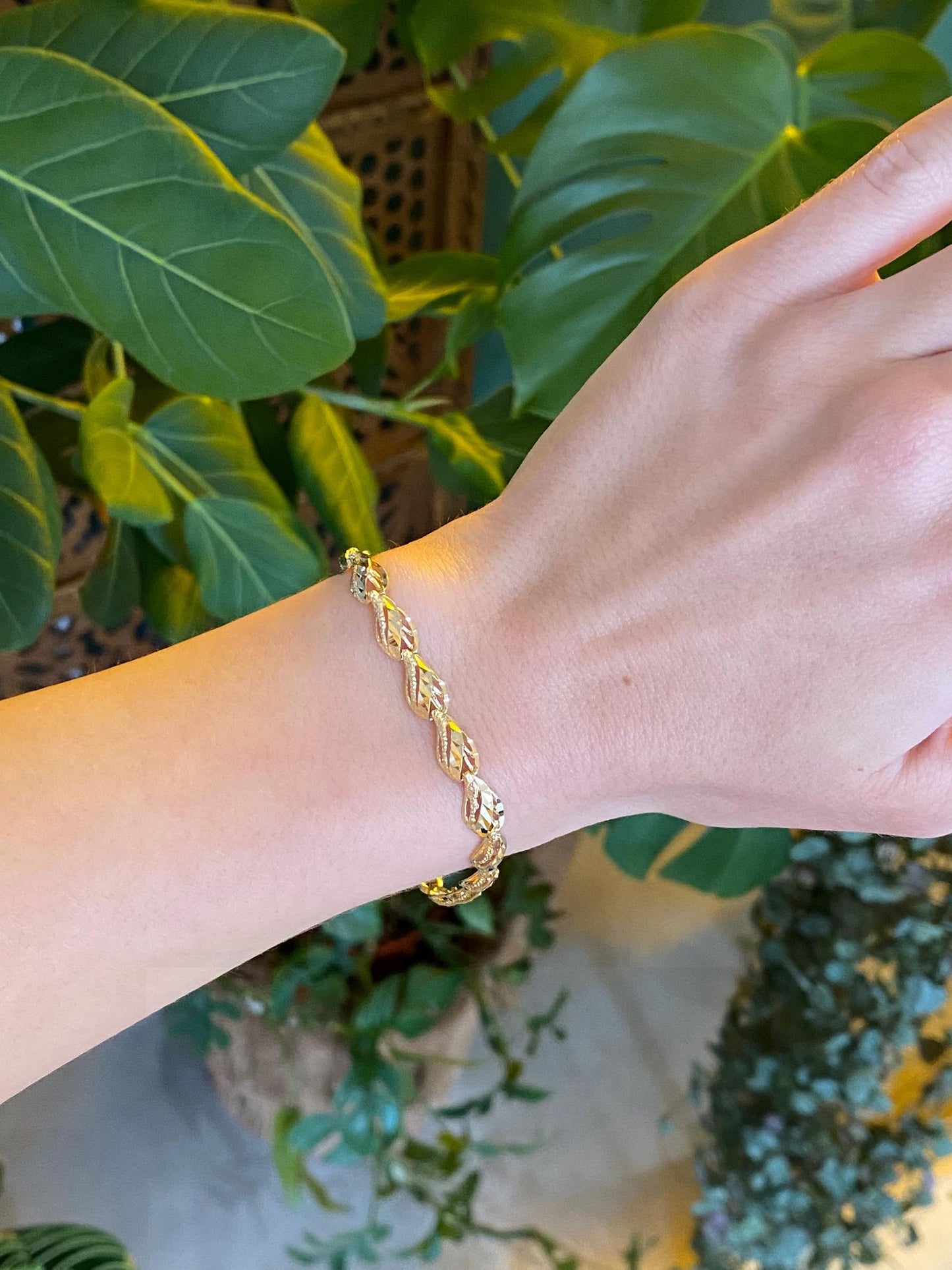 Vintage Solid 10k Yellow Gold Diamond Cut Link Bracelet - 6.75 inches