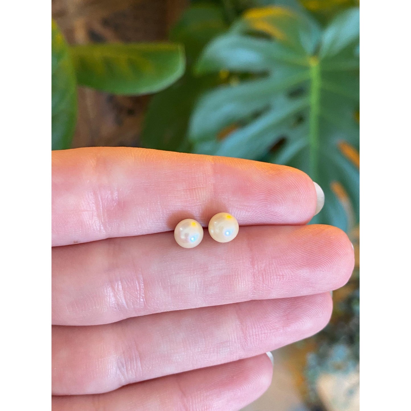 Vintage Solid 14k Yellow Gold Pearl Stud Earrings