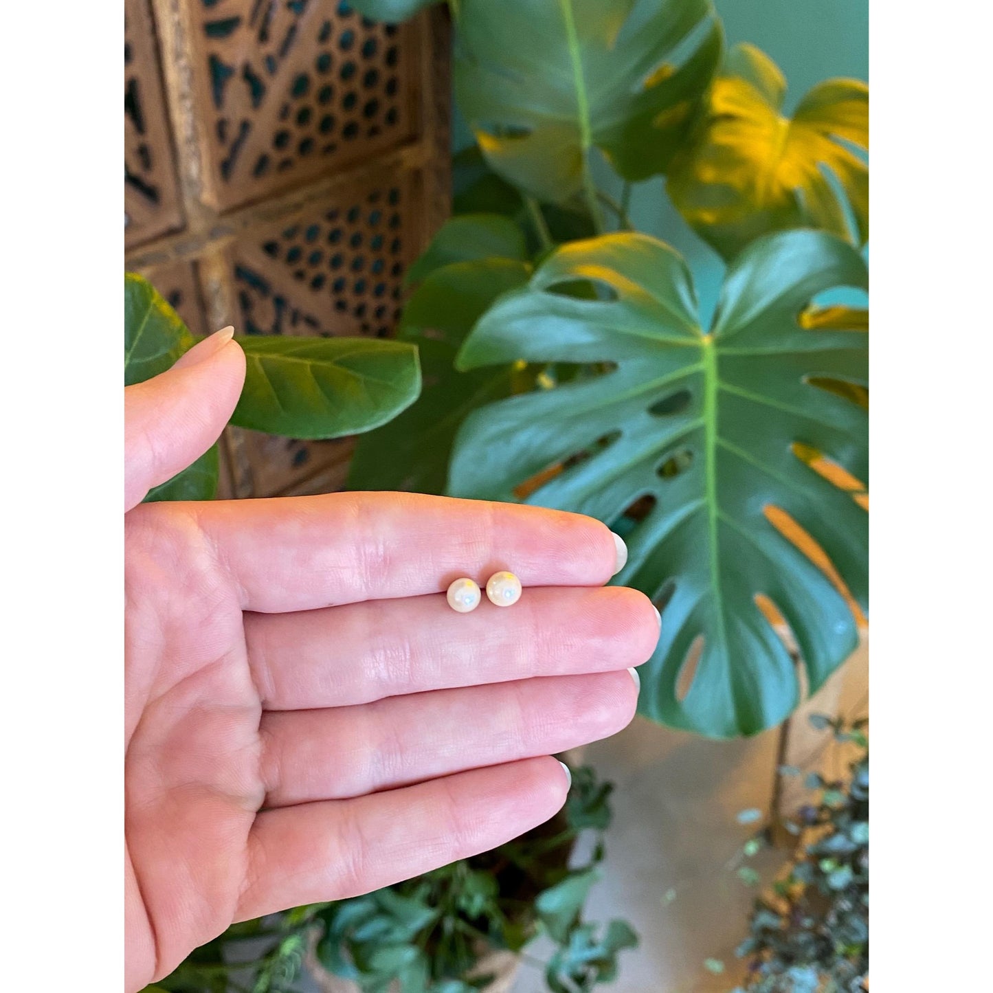 Vintage Solid 14k Yellow Gold Pearl Stud Earrings