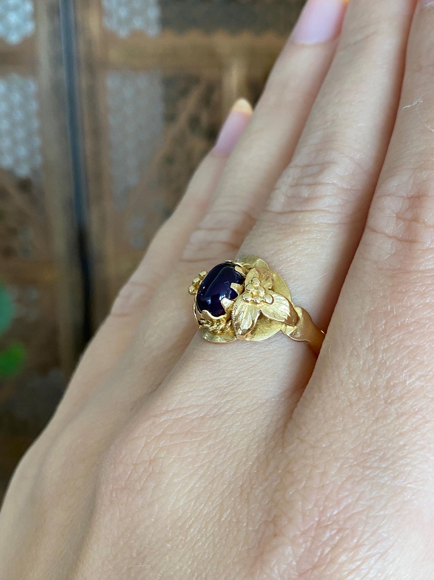 Vintage Solid 18k Yellow Gold Amethyst Leaves Design Ring - Size 6.75