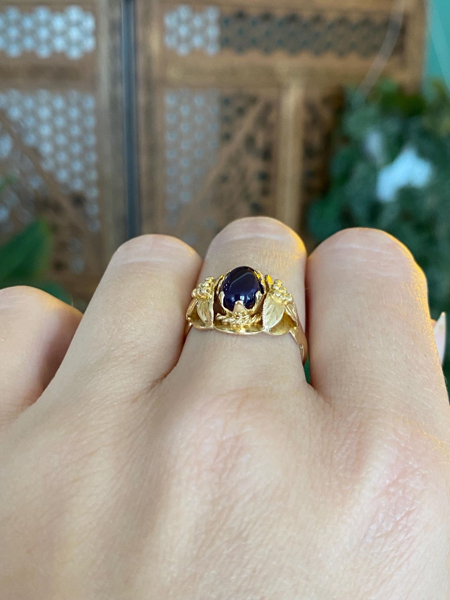 Vintage Solid 18k Yellow Gold Amethyst Leaves Design Ring - Size 6.75
