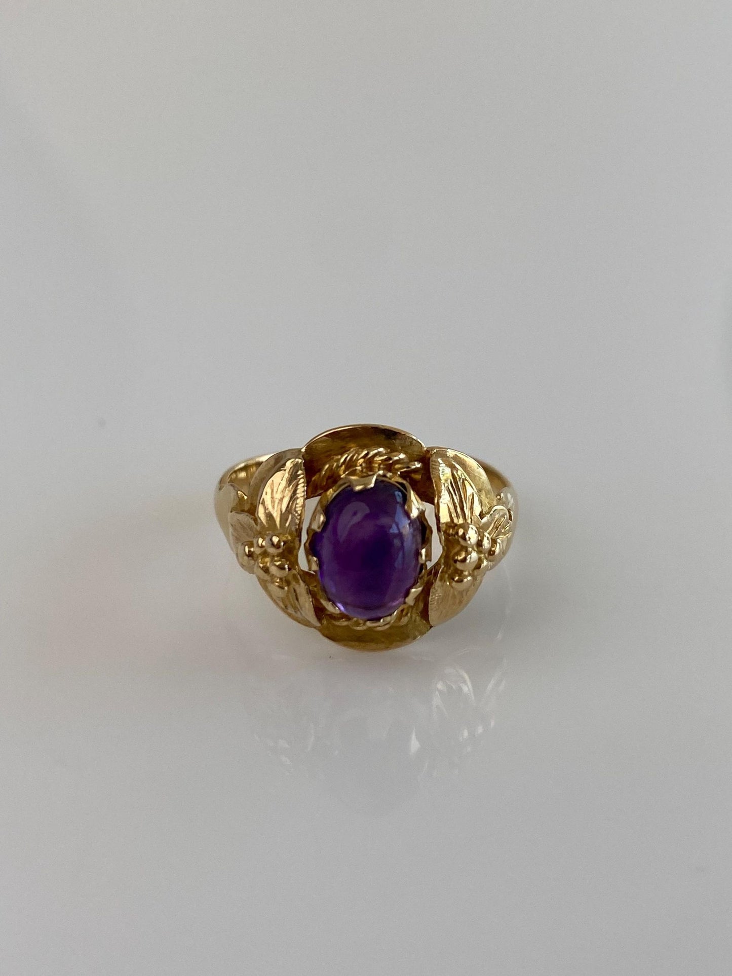 Vintage Solid 18k Yellow Gold Amethyst Leaves Design Ring - Size 6.75