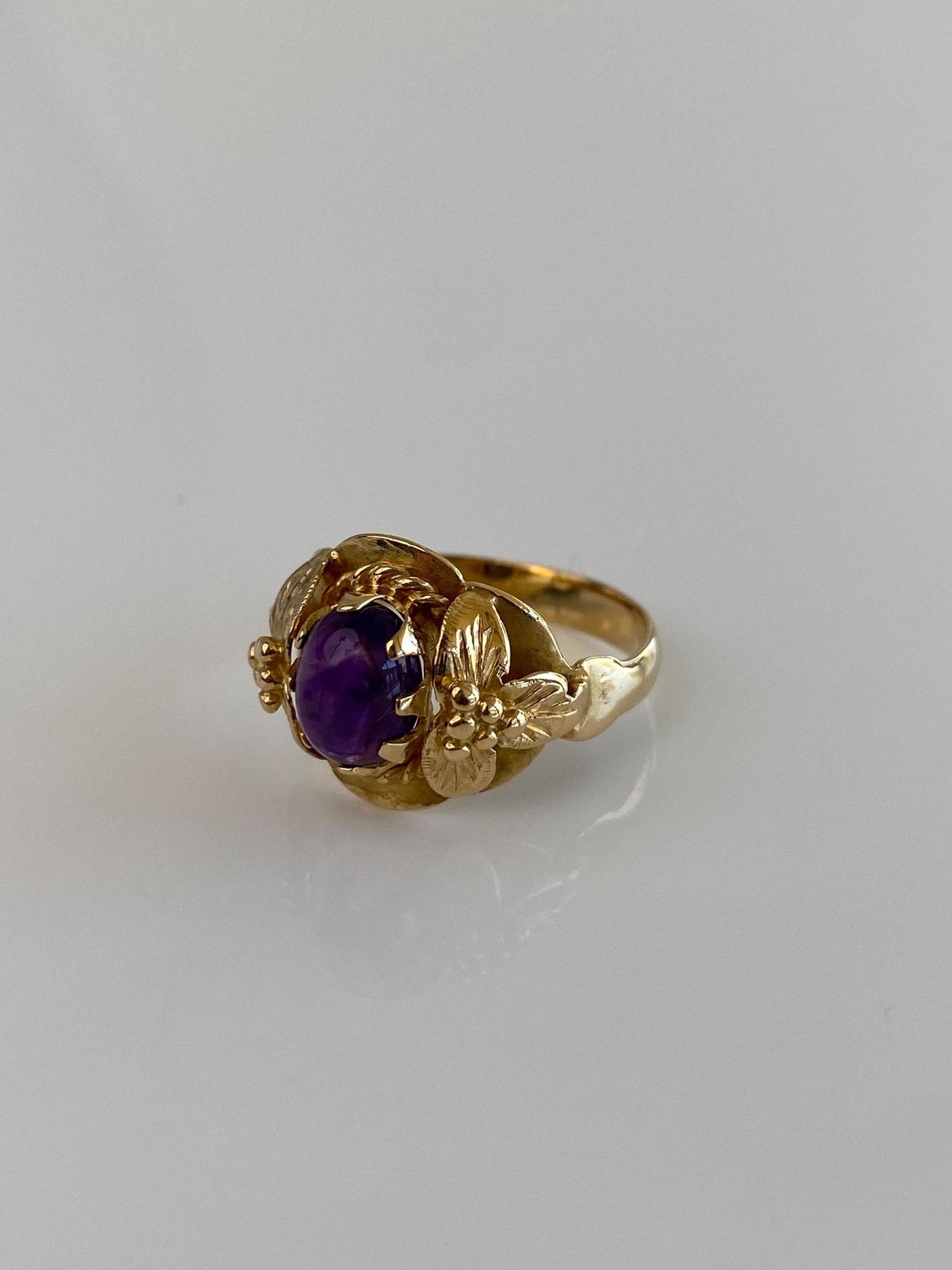 Vintage Solid 18k Yellow Gold Amethyst Leaves Design Ring - Size 6.75