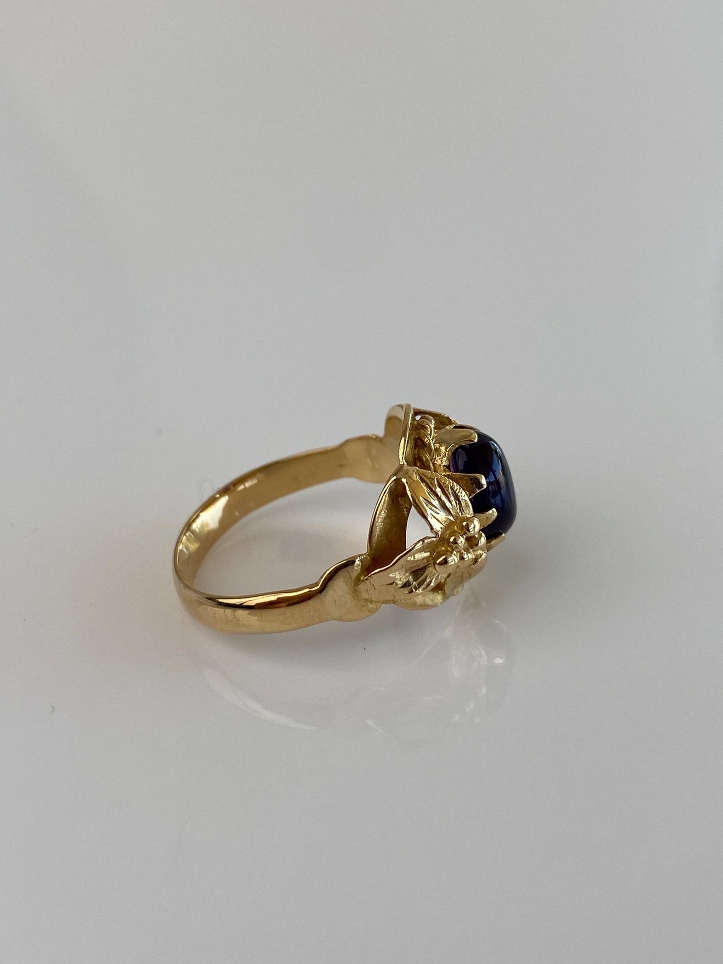 Vintage Solid 18k Yellow Gold Amethyst Leaves Design Ring - Size 6.75
