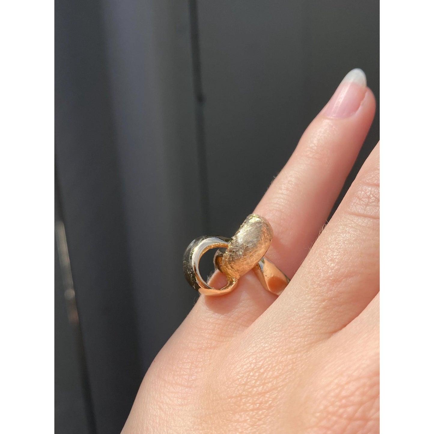 Vintage Solid 14k Yellow Gold Satin Crosshatch & Shiny Twist Knot Ring - Size 3.5