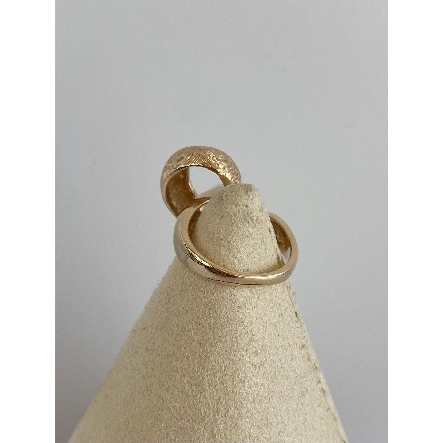 Vintage Solid 14k Yellow Gold Satin Crosshatch & Shiny Twist Knot Ring - Size 3.5