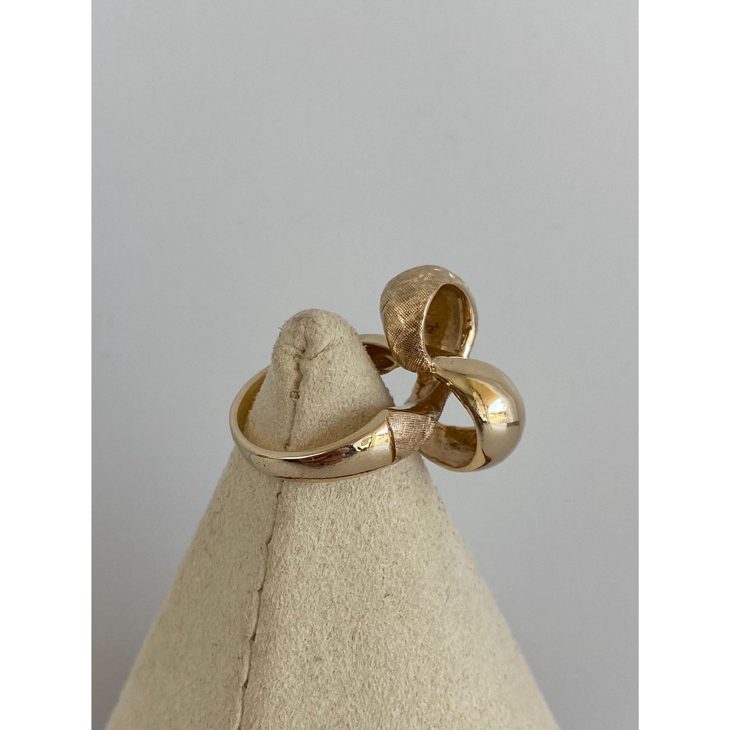Vintage Solid 14k Yellow Gold Satin Crosshatch & Shiny Twist Knot Ring - Size 3.5