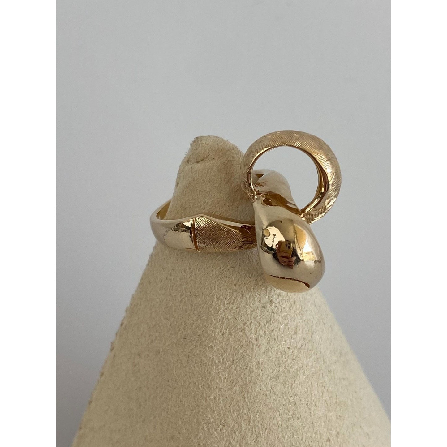 Vintage Solid 14k Yellow Gold Satin Crosshatch & Shiny Twist Knot Ring - Size 3.5