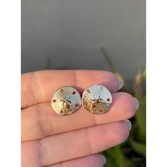 Vintage Solid 14k Yellow Gold Diamond Cut Sand Dollar Stud Earrings