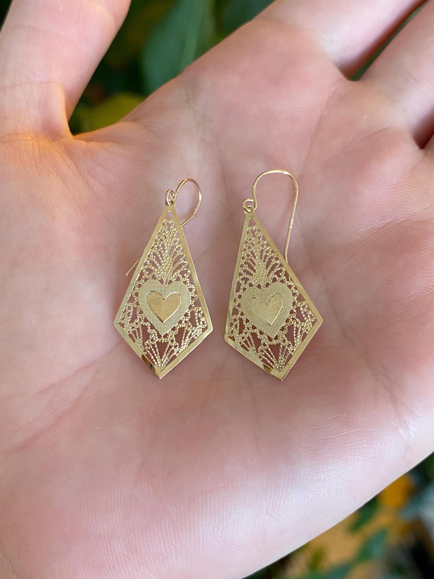 Vintage Solid 14k Yellow Gold Filigree Heart Dangle Earrings