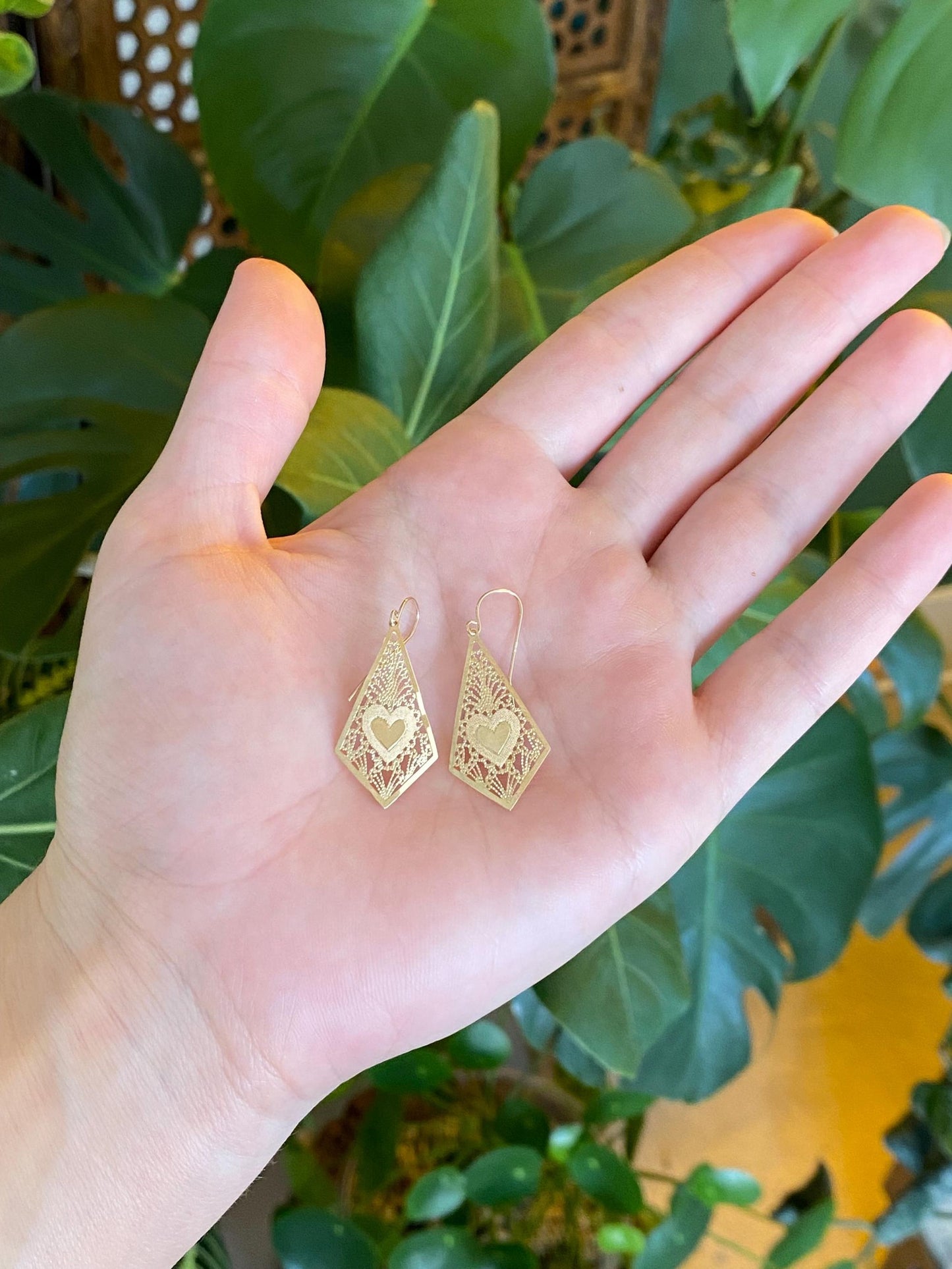 Vintage Solid 14k Yellow Gold Filigree Heart Dangle Earrings